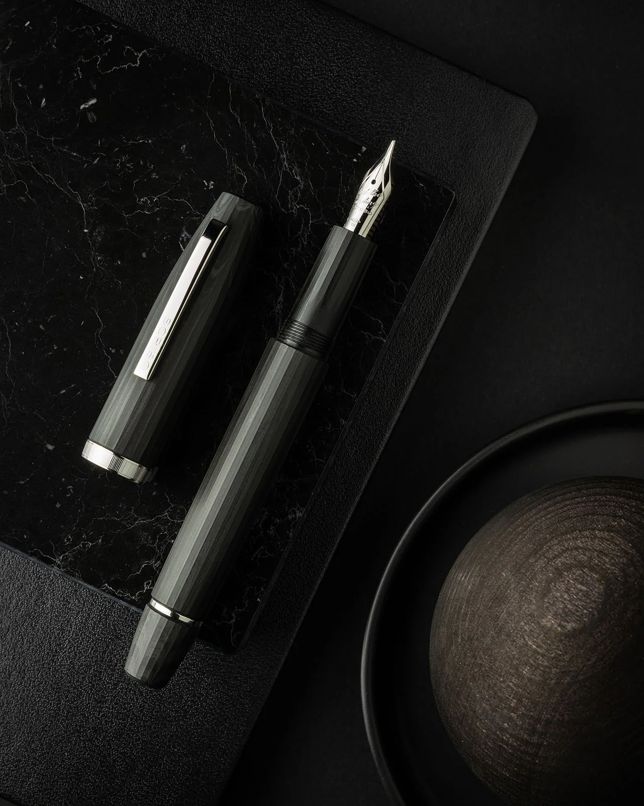 110-scribo-flow-fountain-pen-in-dimensione-with-platinum-trim-10.webp Scribo Flow Fountain Pen in Dimensione with Platinum Trim
