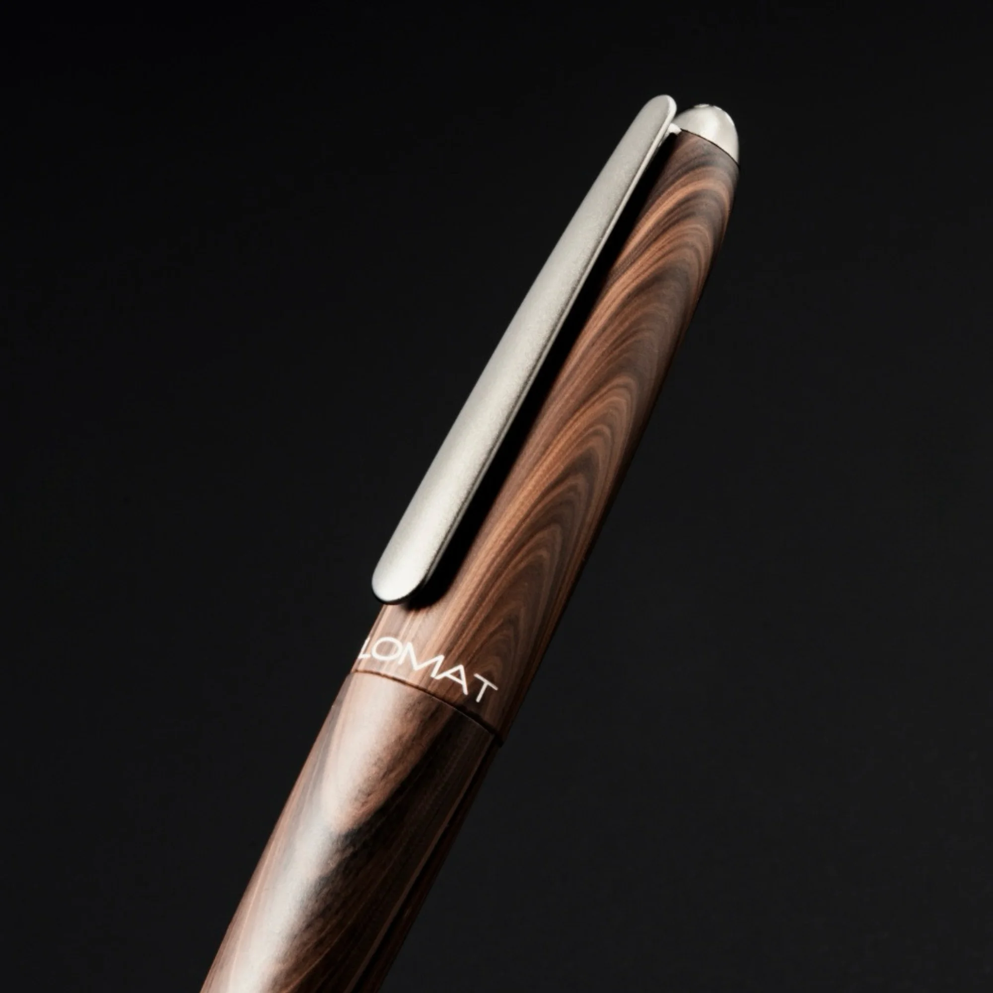 1171-diplomat-aero-fountain-pen-in-black-forest-11.webp Diplomat Aero Fountain Pen in Black Forest