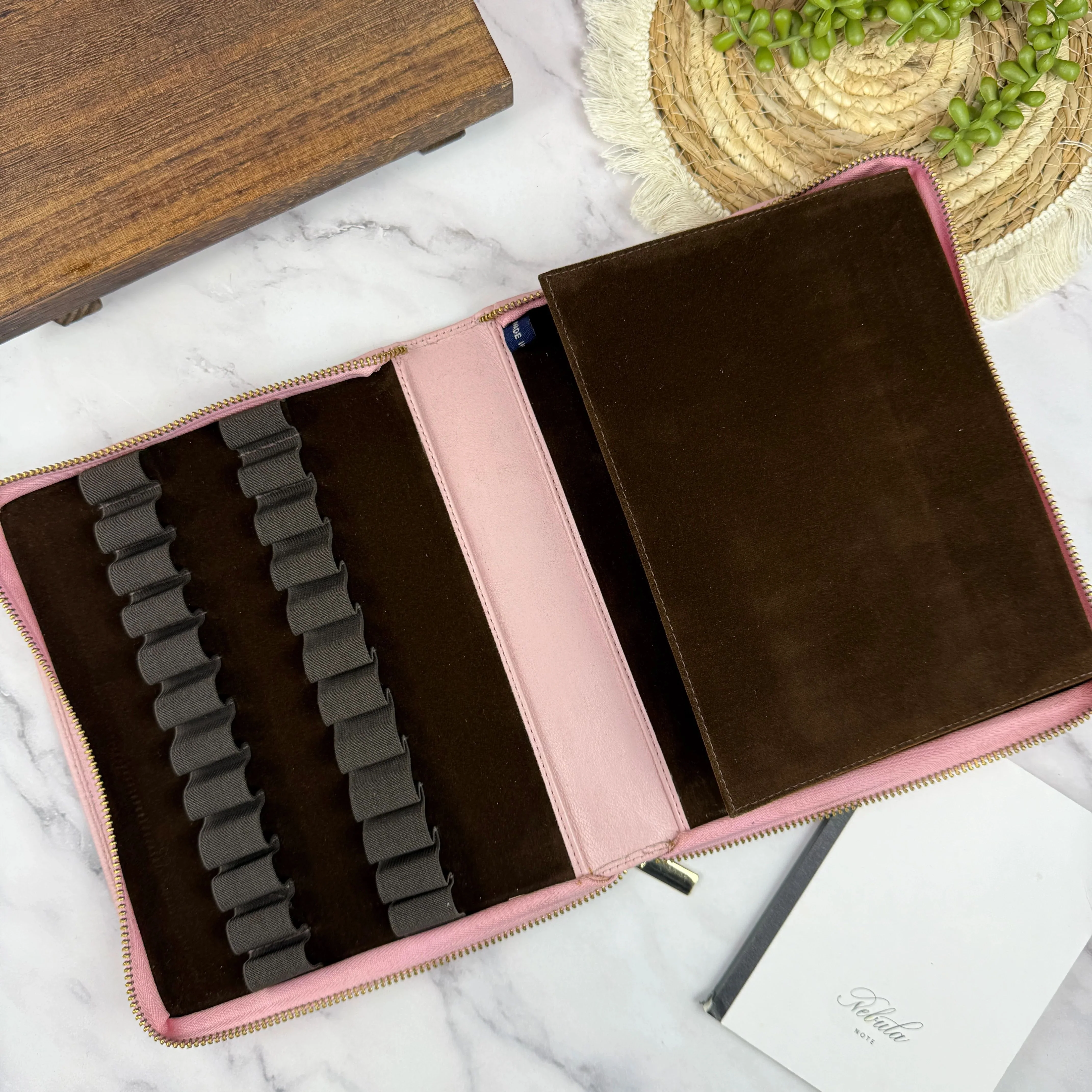 1237-girologio-24-zippered-pen-case-in-blush-petal-2.webp Girologio 24 Zippered Pen Case in Blush Petal