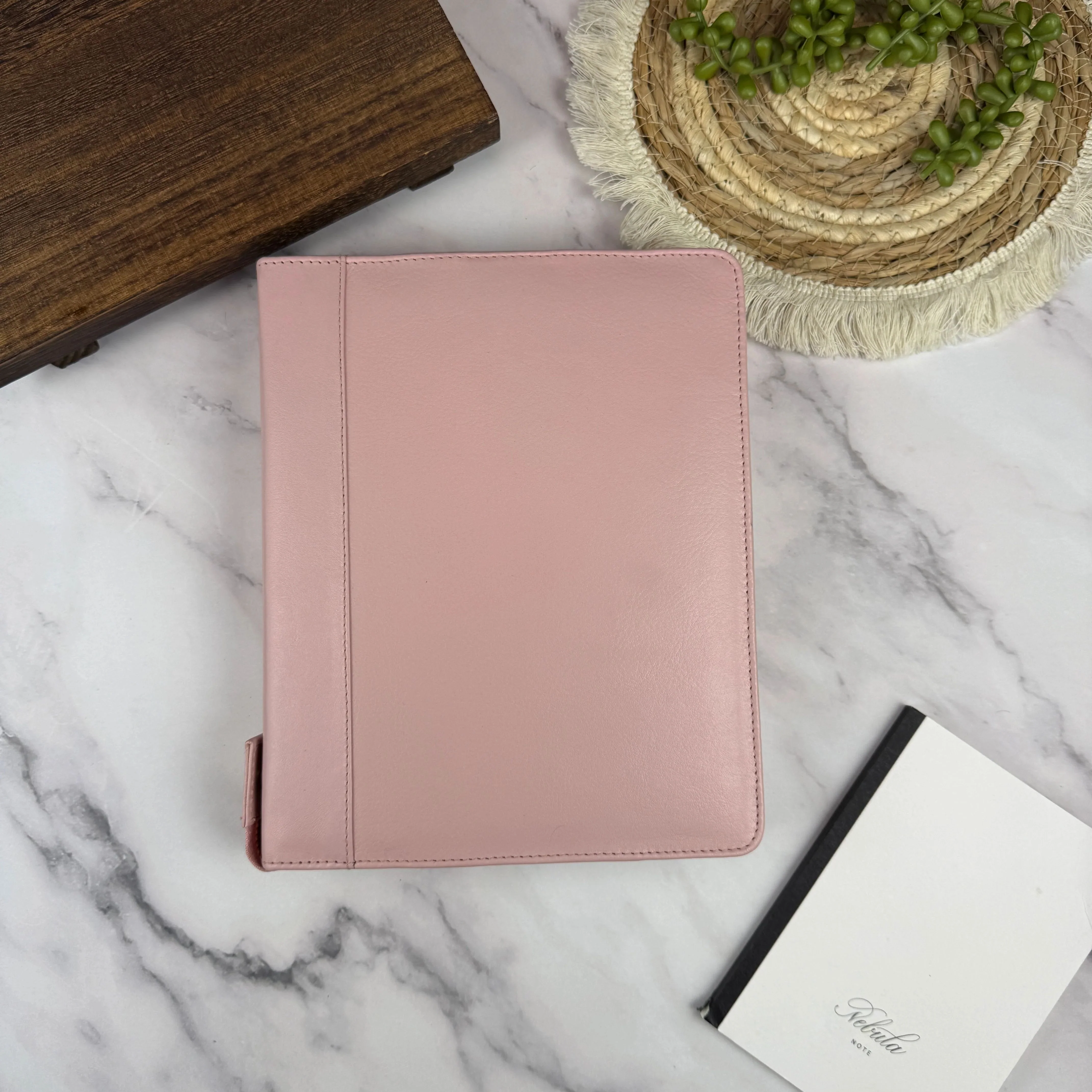 1237-girologio-24-zippered-pen-case-in-blush-petal-3.webp Girologio 24 Zippered Pen Case in Blush Petal