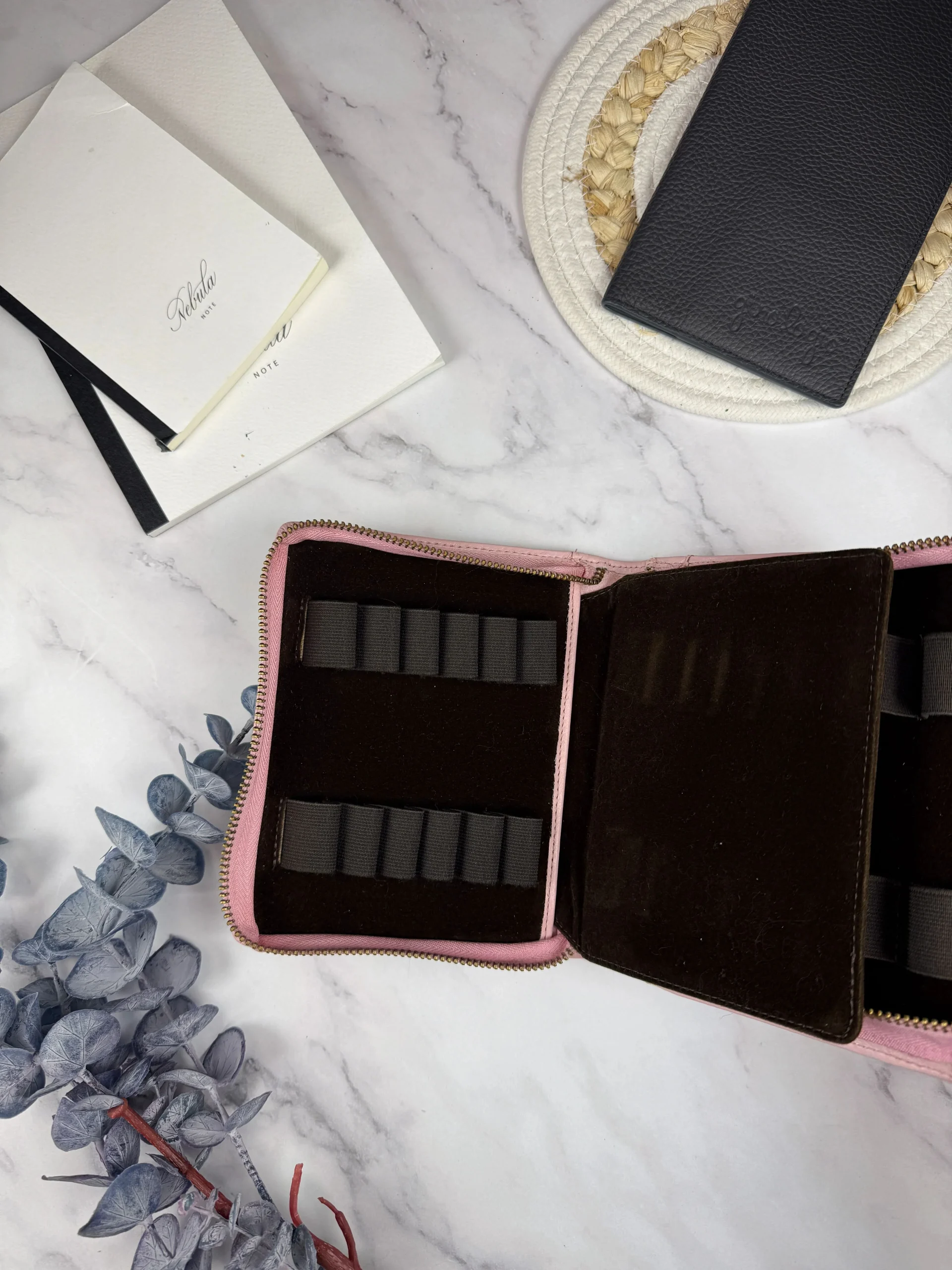 1238-girologio-12-zippered-pen-case-in-blush-petal-2.webp Girologio 12 Zippered Pen Case in Blush Petal