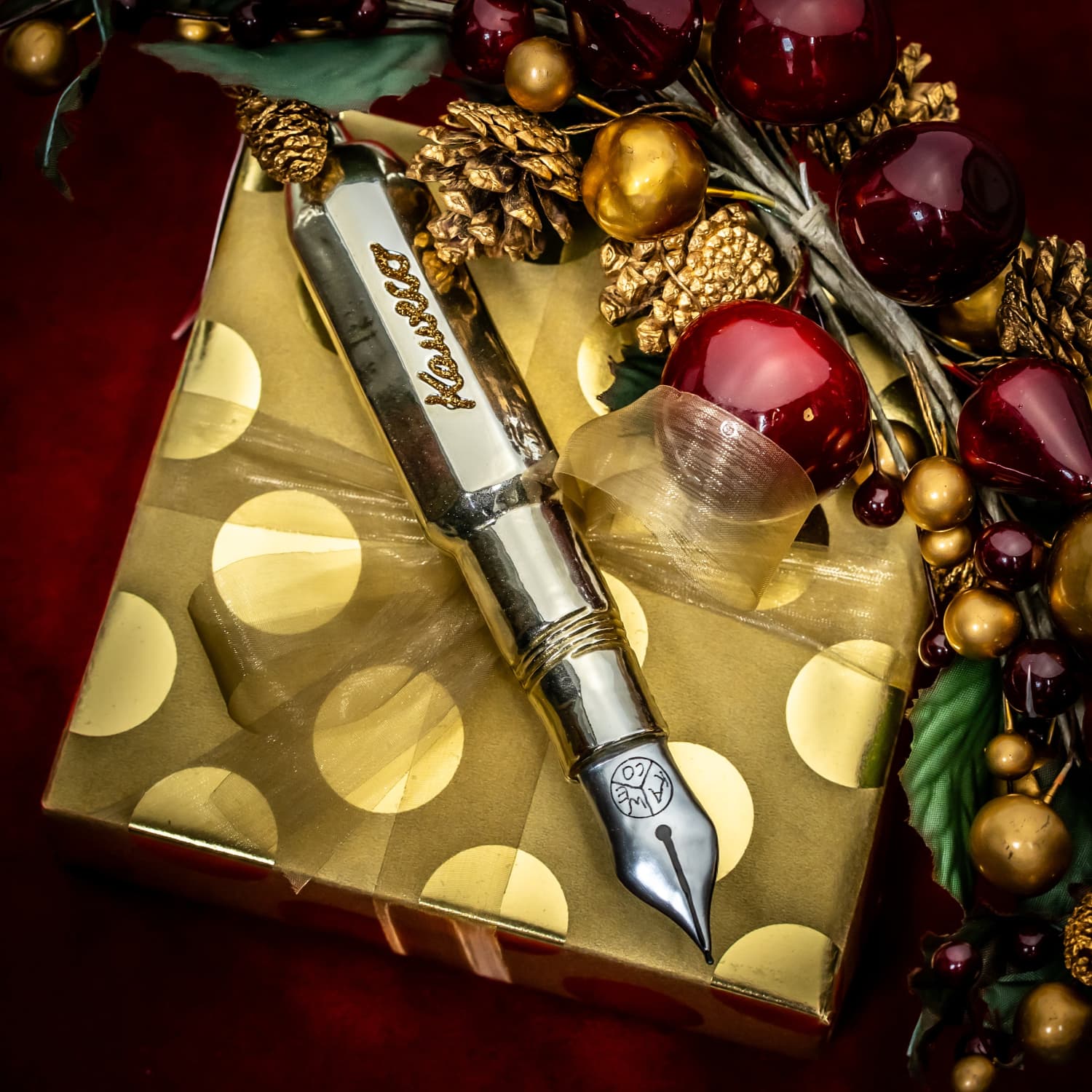 1331-kaweco-deco-glass-fountain-pen-ornament-1.jpg Kaweco Deco Glass Fountain Pen Ornament