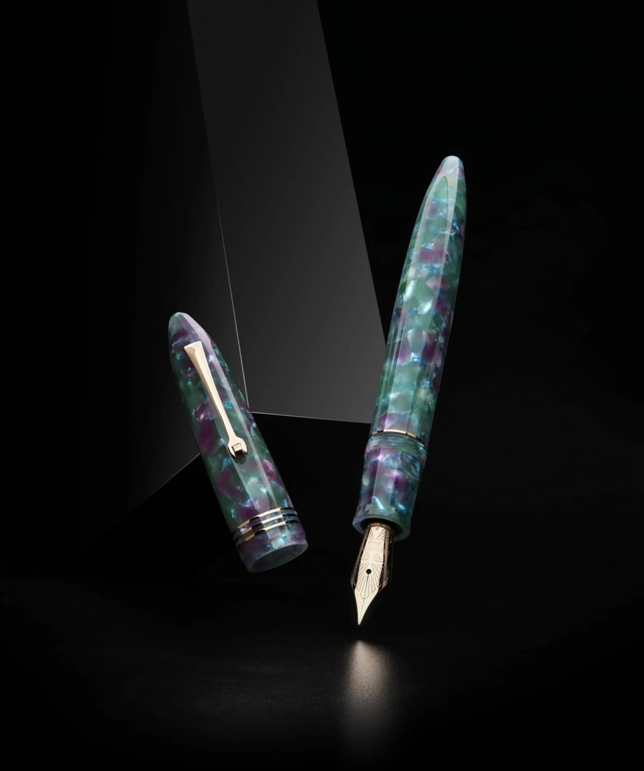 1516-leonardo-furore-fountain-pen-in-aquapetra-1.webp Leonardo Furore Fountain Pen in Aquapetra