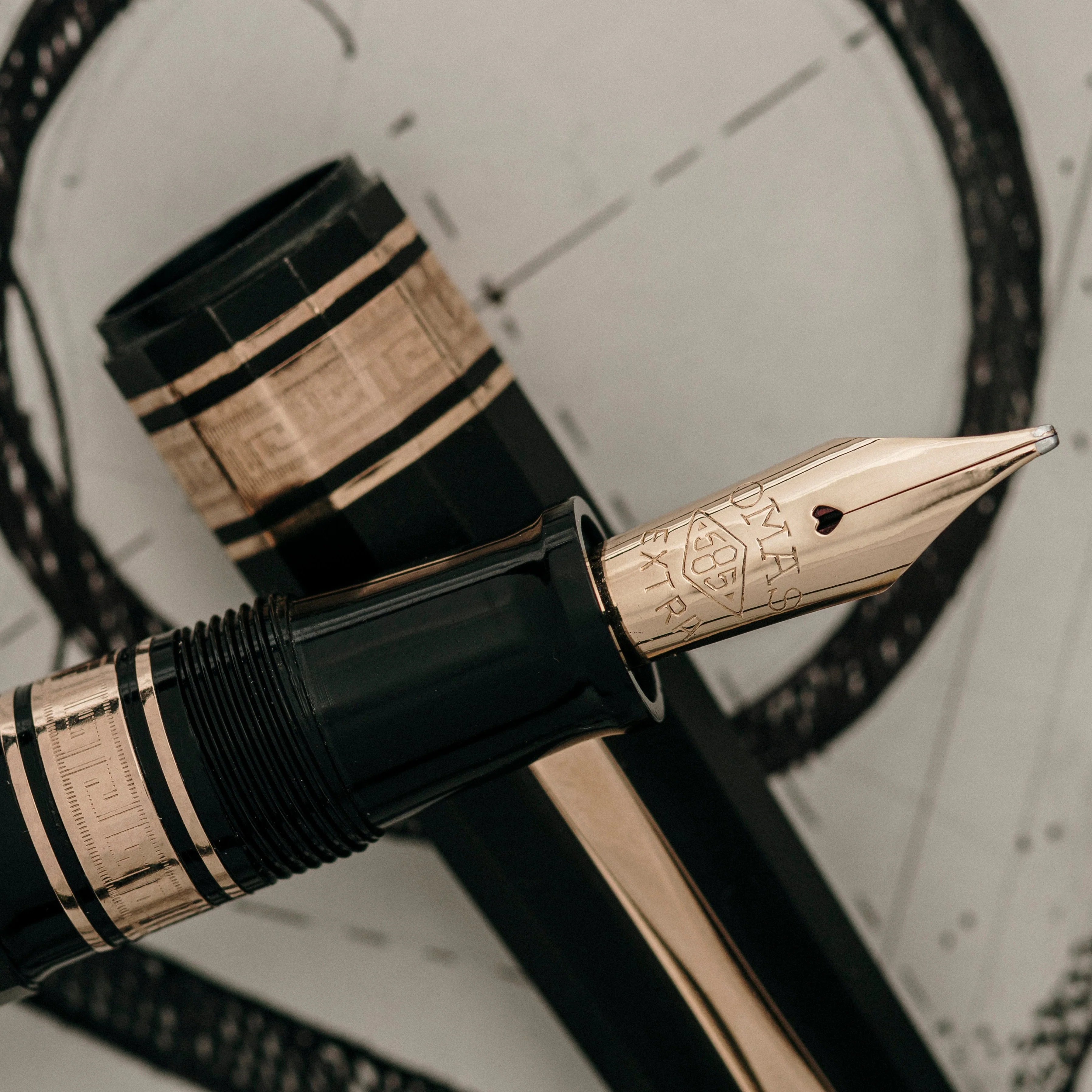 161-omas-paragon-fountain-pen-in-150625-14kt-fine-nib-2.webp Omas Paragon Fountain Pen in 150625 - 14kt Fine Nib