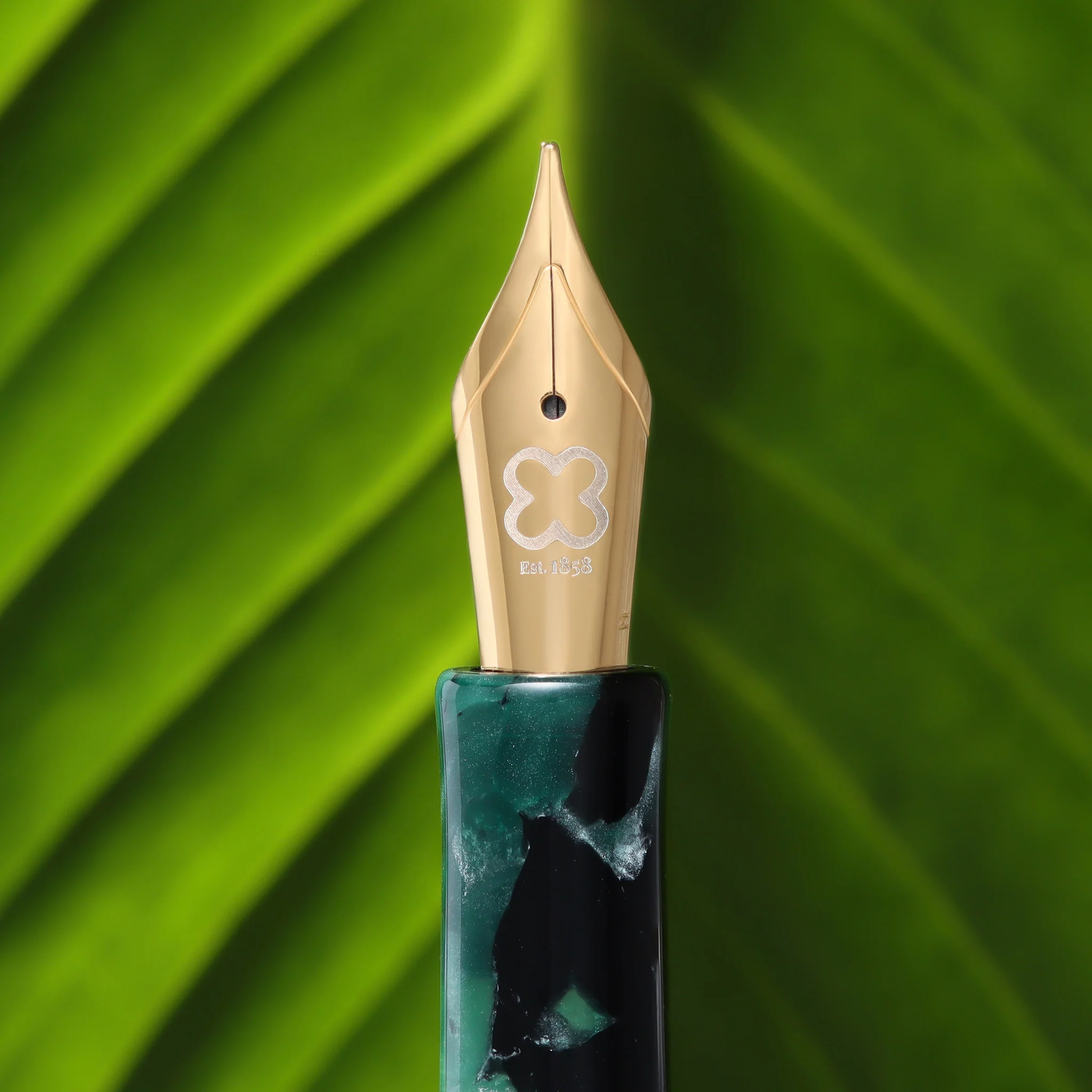 1681-esterbrook-niblet-fountain-pen-in-evergreen-with-gold-trim-2.webp Esterbrook Niblet Fountain Pen in Evergreen with Gold Trim