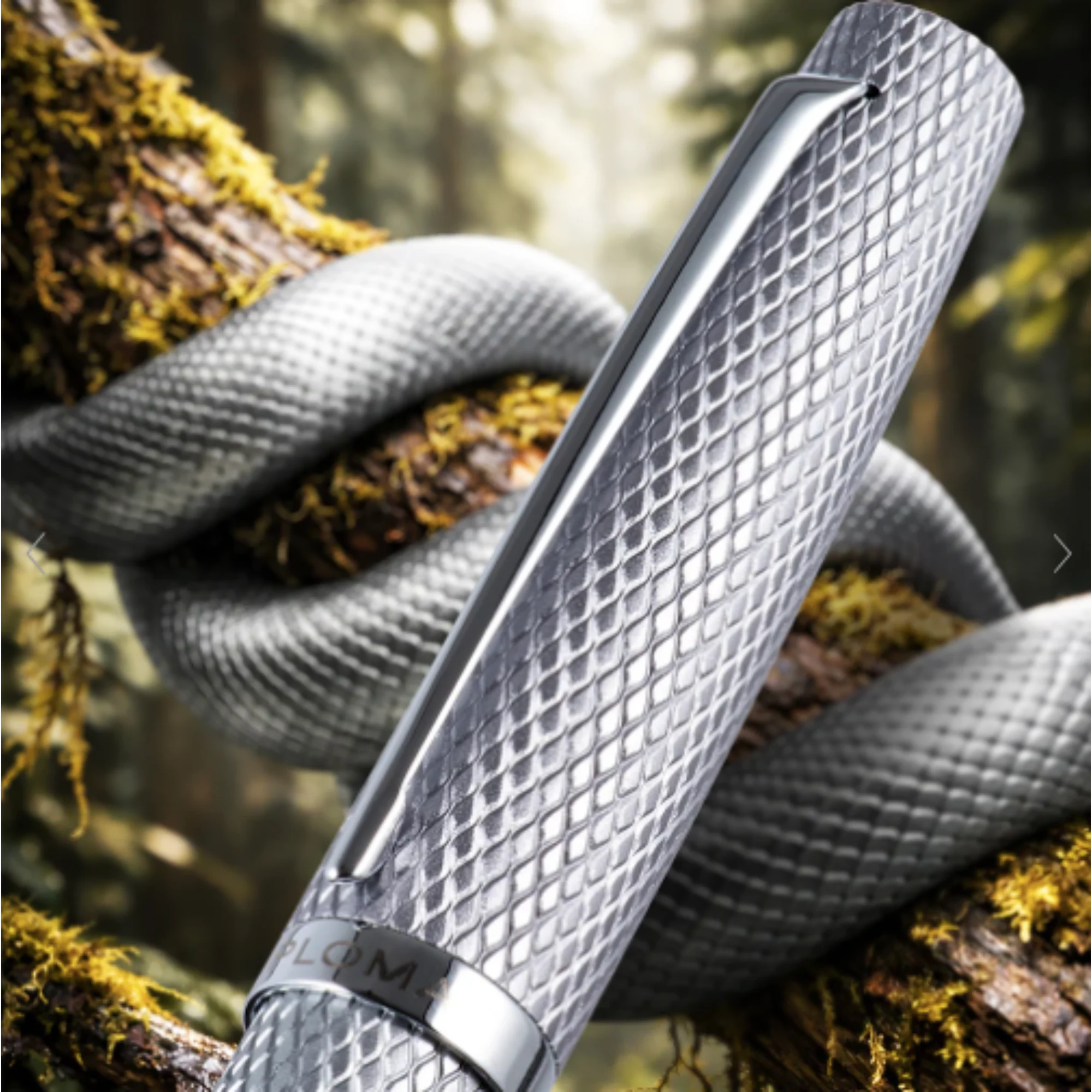 1717-diplomat-viper-ballpoint-pen-in-silver-guilloche-8.webp Diplomat Viper Ballpoint Pen in Silver Guilloche