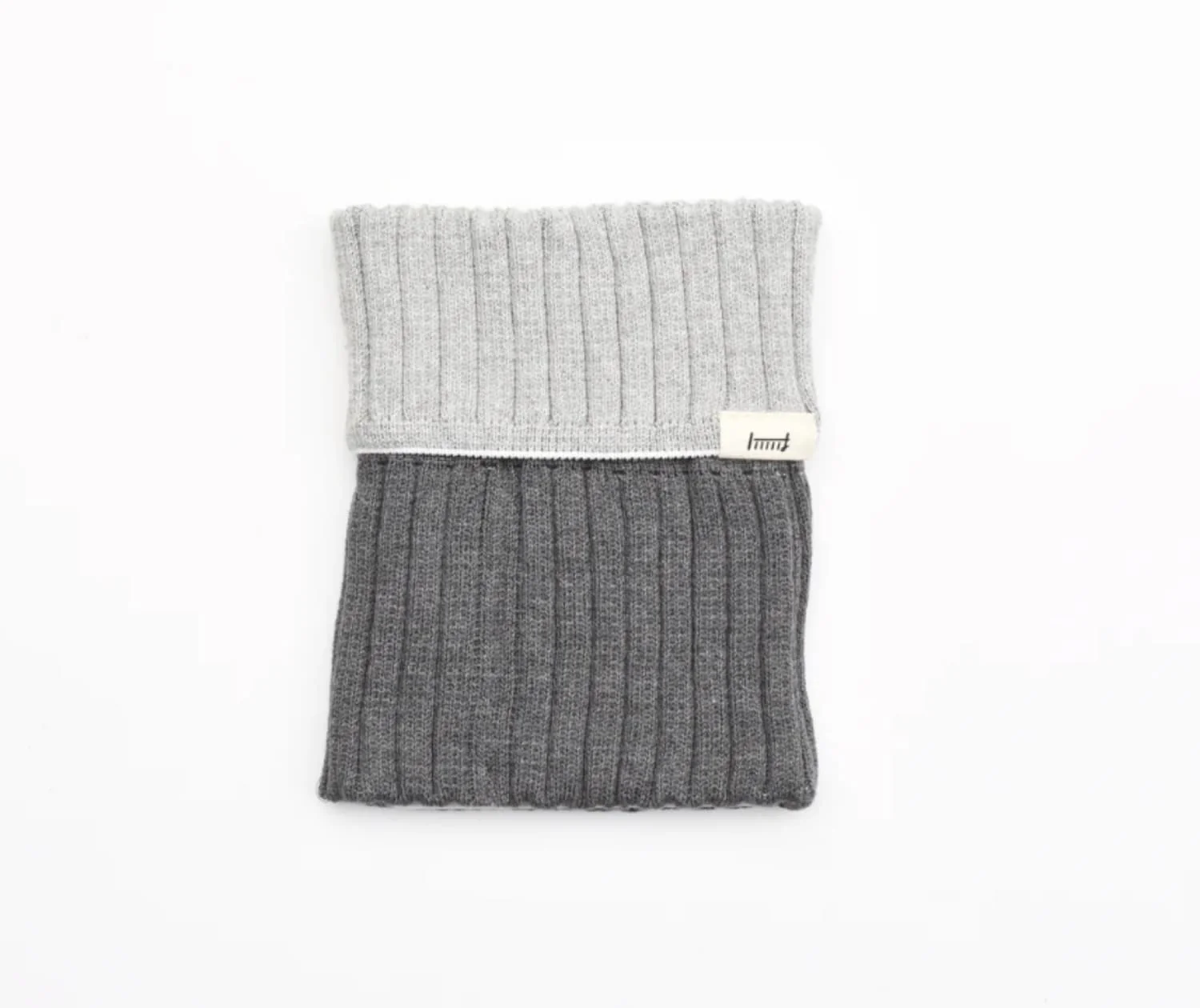 1872-midori-knitted-book-band-with-pockets-a6-to-b6-in-two-tone-gray-1.webp Midori Knitted Book Band with Pockets A6 to B6 in Two-tone Gray