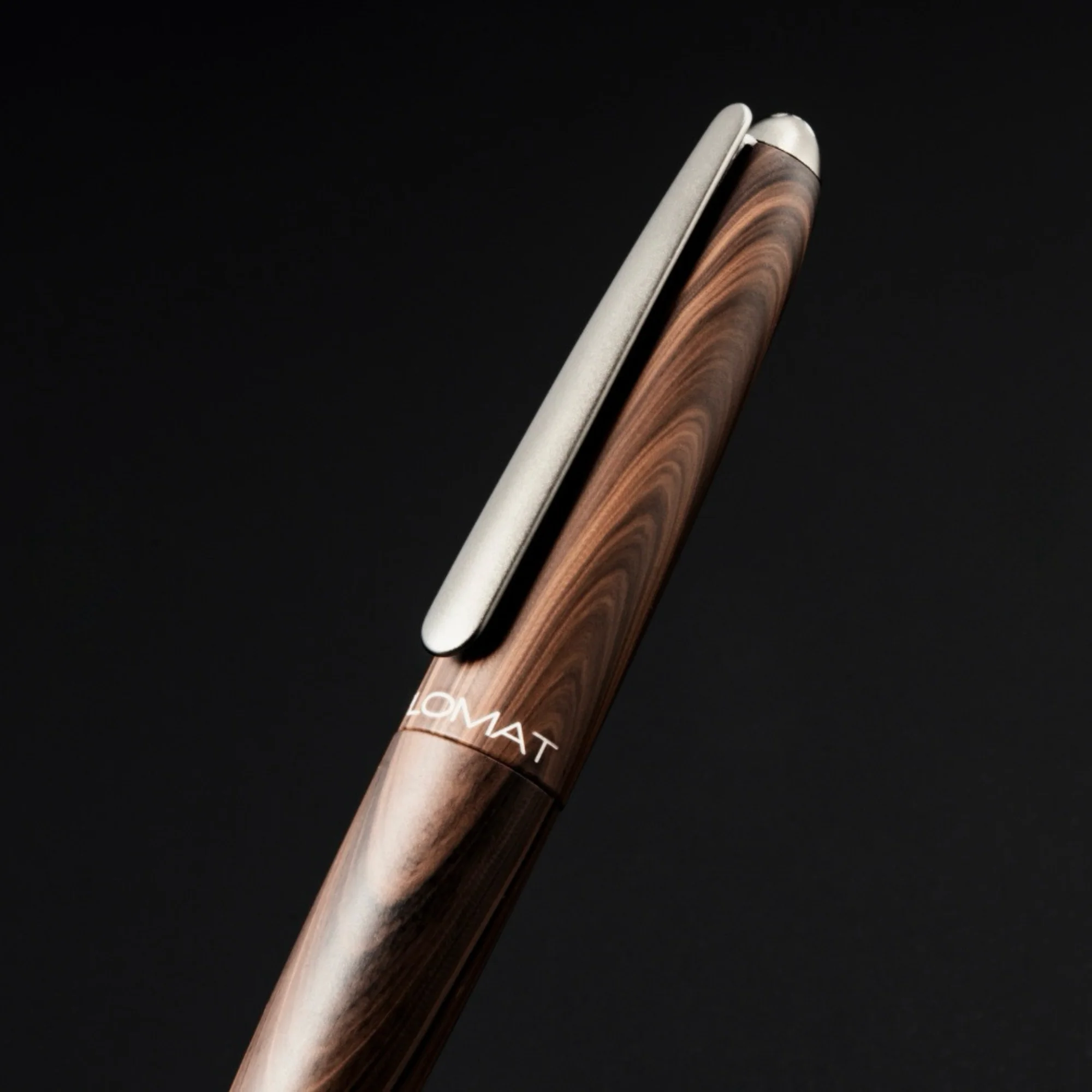 1933-diplomat-aero-rollerball-pen-in-black-forest-11.webp Diplomat Aero Rollerball Pen in Black Forest