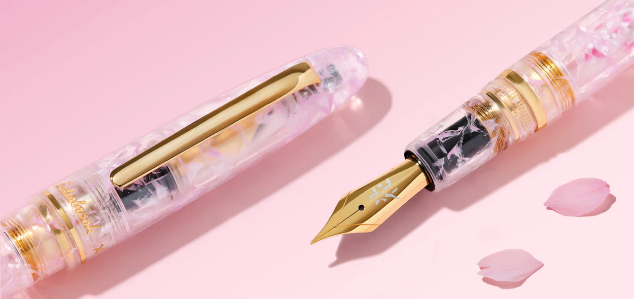 2067-esterbrook-estie-x-bungubox-estie-kachofugetsu-fountain-pen-in-flower-cherry-blossom-10.webp Esterbrook Estie x BUNGUBOX Estie Kachofugetsu Fountain Pen in Flower (Cherry Blossom)