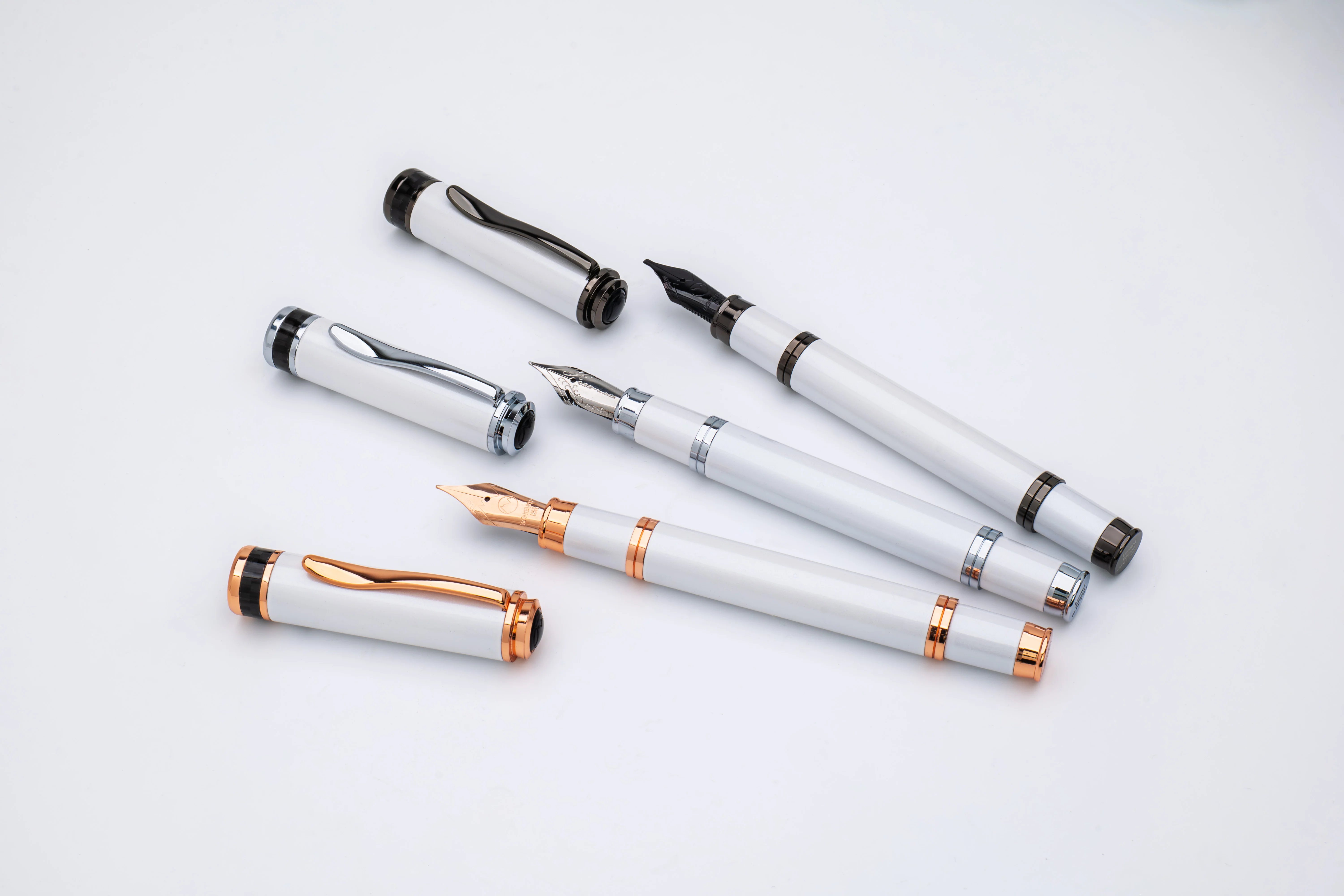 2247-monteverde-innova-fountain-pen-in-2026-cloud-dancer-in-gunmetal-trim-limited-edition-4.webp Monteverde Innova Fountain Pen in 2026 Cloud Dancer in Gunmetal Trim - Limited Edition
