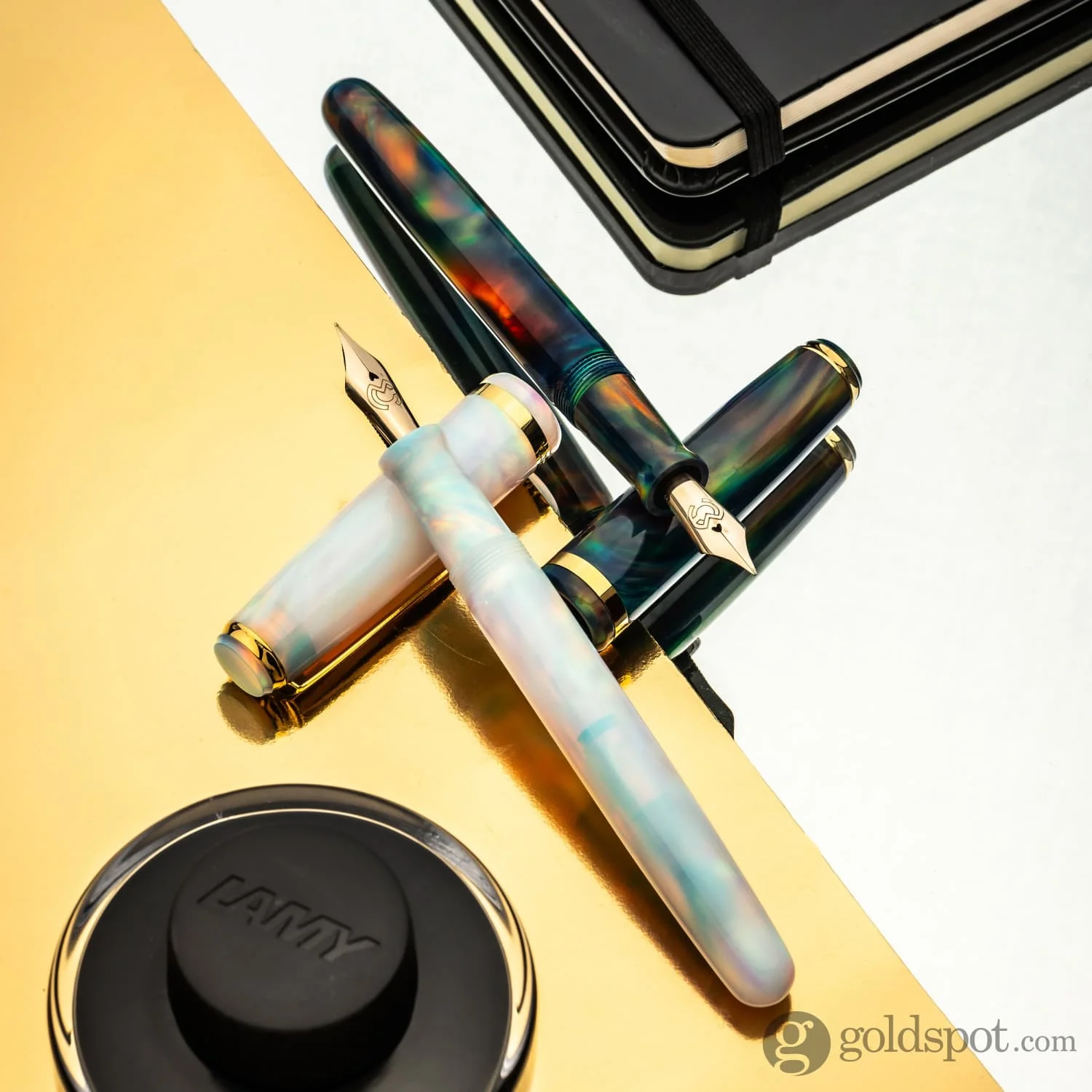3-magna-carta-mag-650-fountain-pen-in-oparex-lava-black-14kt-gold-flex-nib-12.webp Magna Carta MAG 650 Fountain Pen in OPAREX Lava Black - 14kt Gold Flex Nib