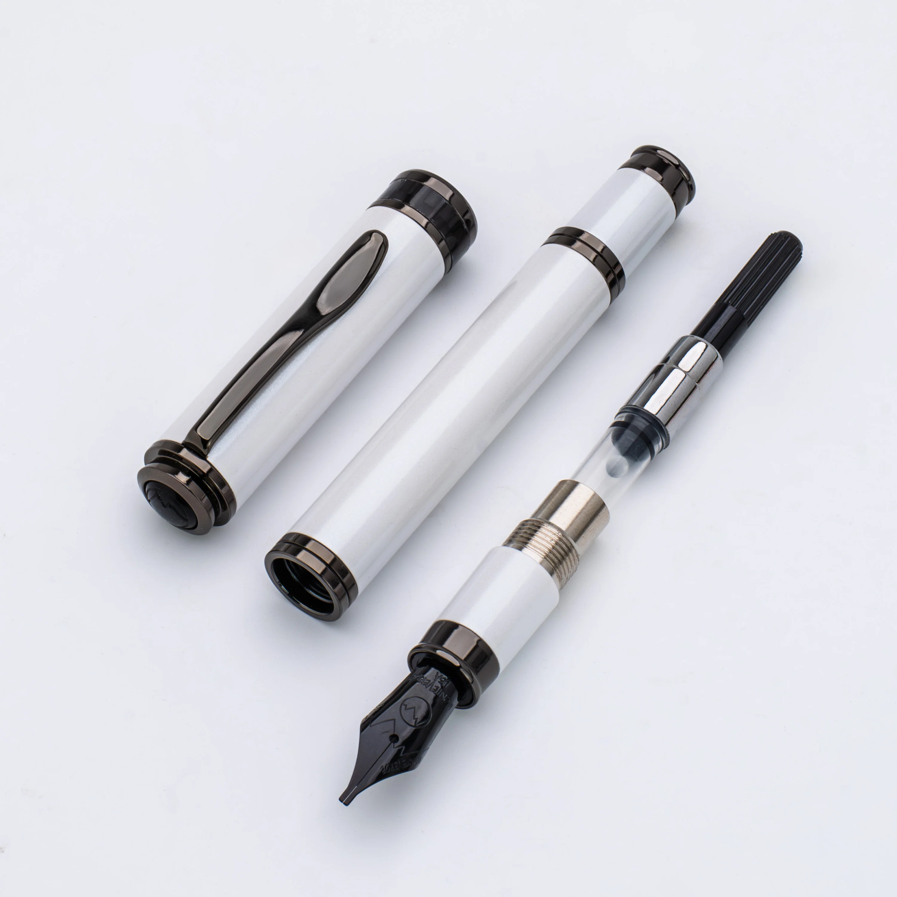 3321-monteverde-innova-fountain-pen-in-2026-cloud-dancer-in-gunmetal-trim-limited-edition-3.webp Monteverde Innova Fountain Pen in 2026 Cloud Dancer in Gunmetal Trim - Limited Edition