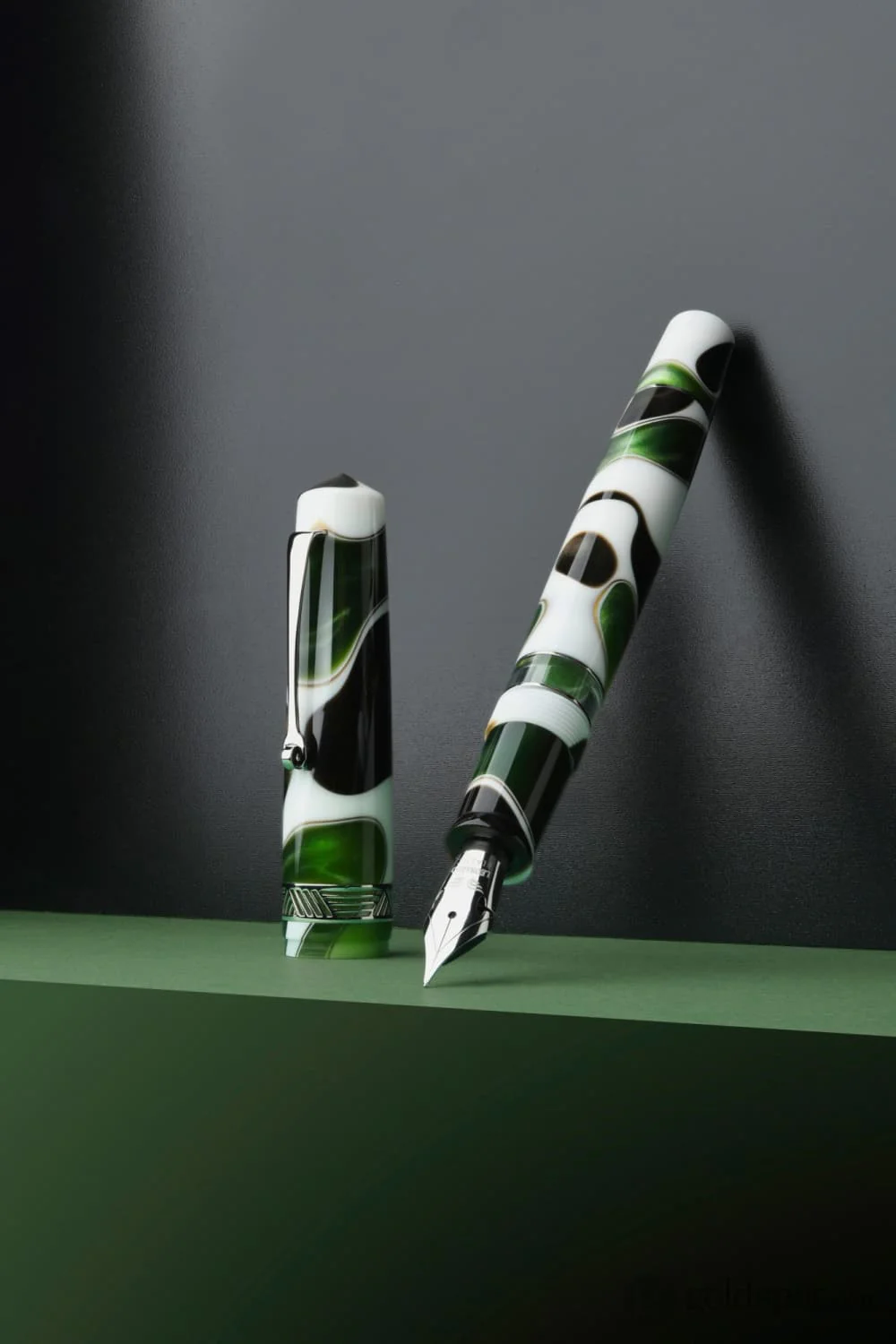 Leonardo Momento Magico Fountain Pen in Foglia