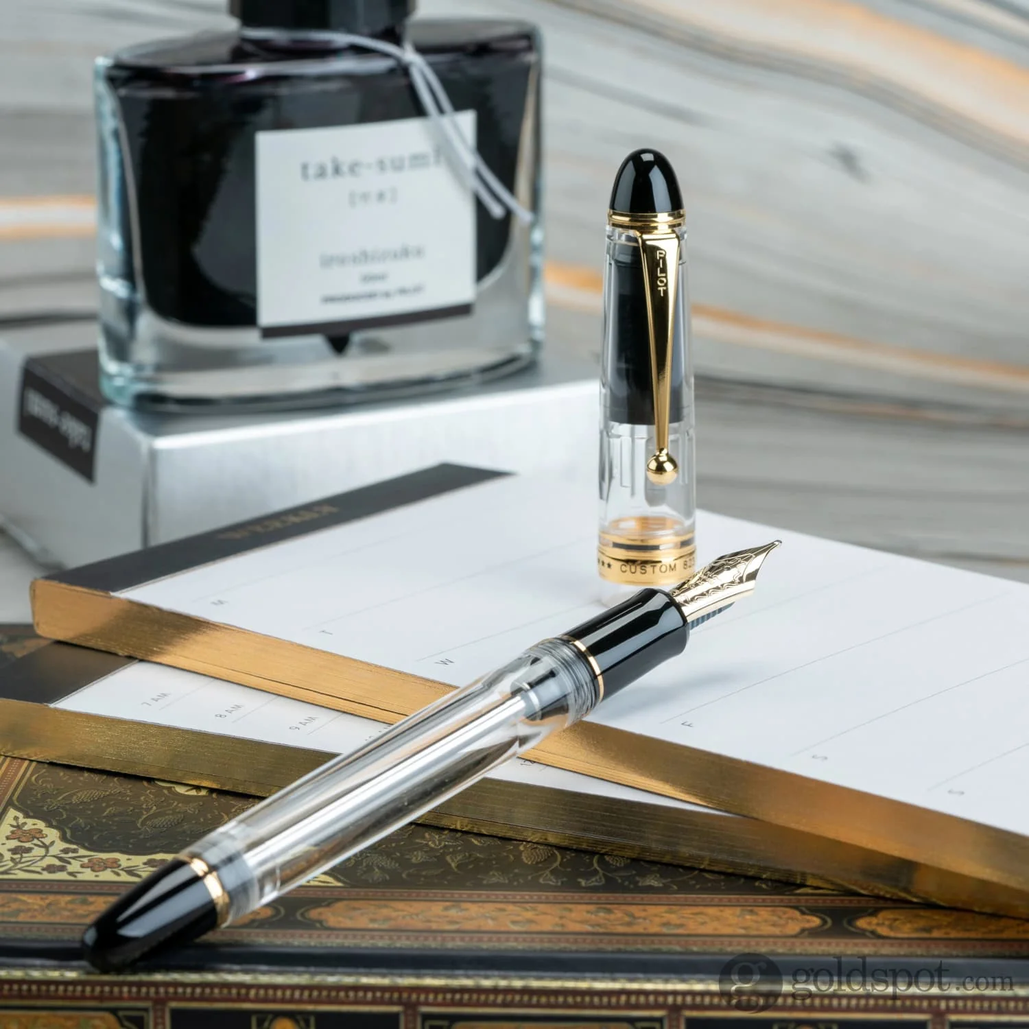 3871-pilot-custom-823-fountain-pen-in-clear-with-gold-trim-14k-gold-11.webp Pilot Custom 823 Fountain Pen in Clear with Gold Trim - 14K Gold