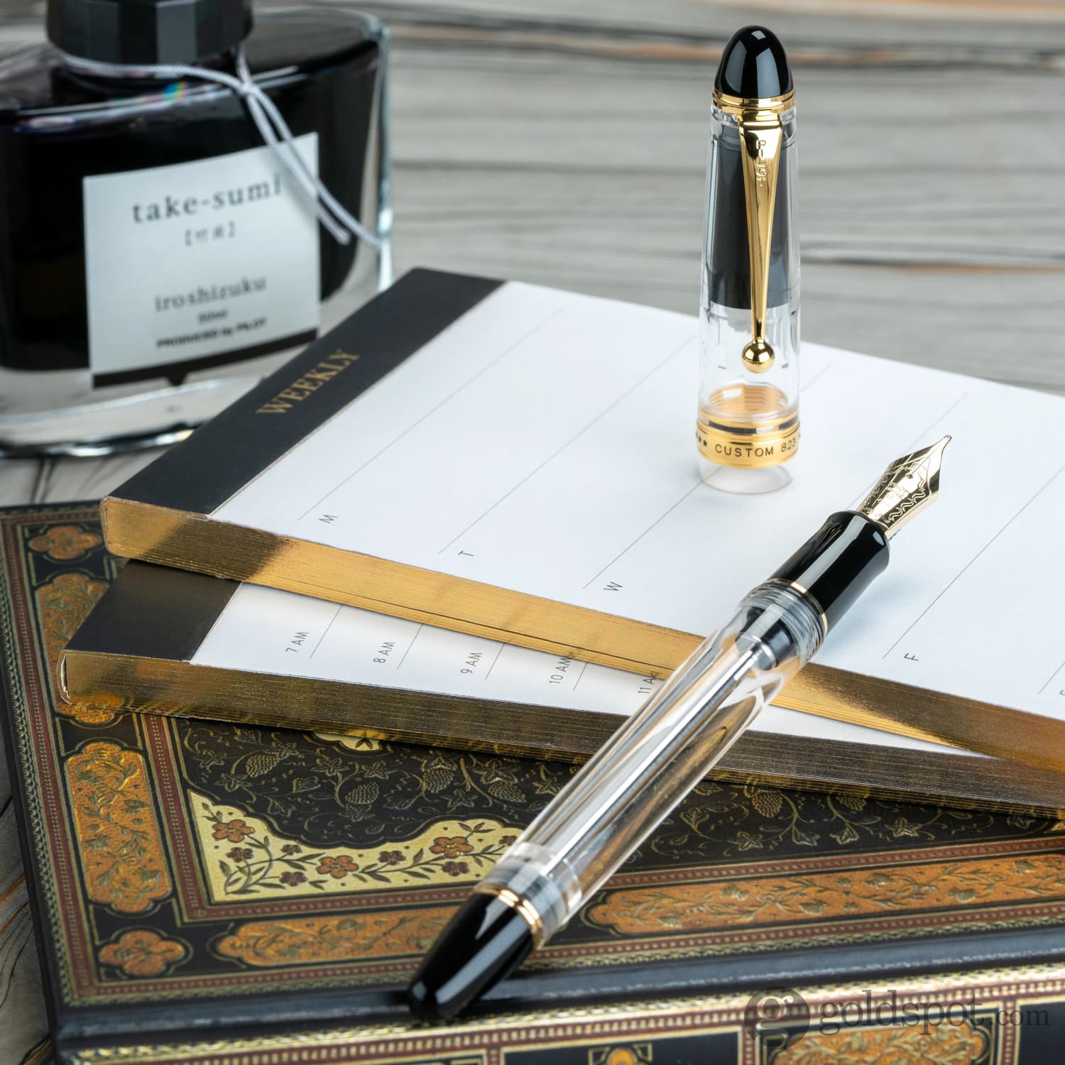 3871-pilot-custom-823-fountain-pen-in-clear-with-gold-trim-14k-gold-12.jpg Pilot Custom 823 Fountain Pen in Clear with Gold Trim - 14K Gold