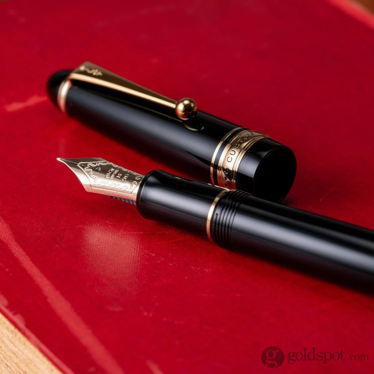Pilot Custom 743 Fountain Pen in Black with Gold trim - 14kt Gold