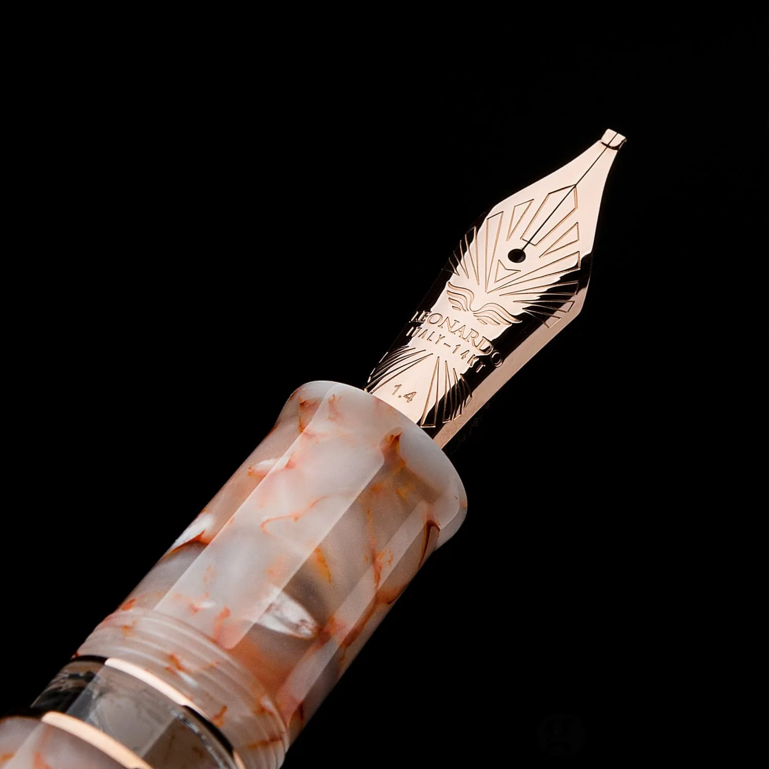 Leonardo Momento Zero Grande 2.0 Fountain Pen in Angel Skin - 14kt Gold