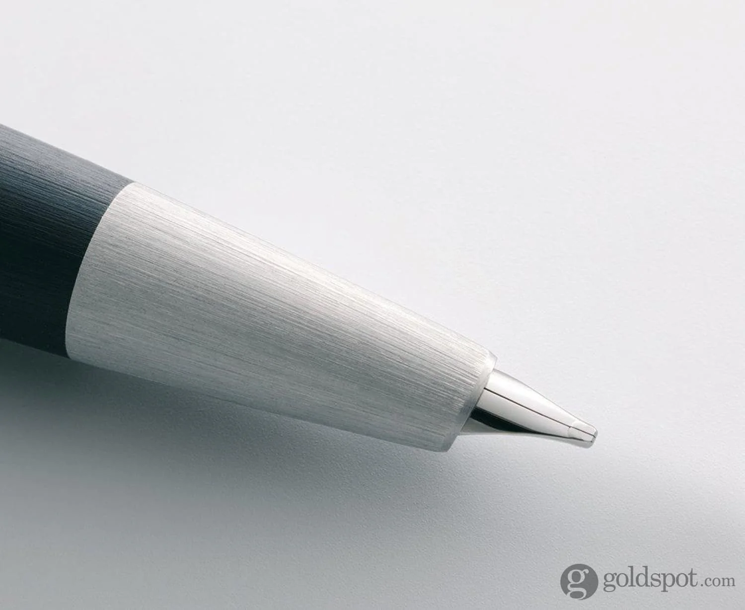 3979-lamy-2000-fountain-pen-in-black-14k-gold-oblique-medium-point-10.webp Lamy 2000 Fountain Pen in Black - 14K Gold Oblique Medium Point