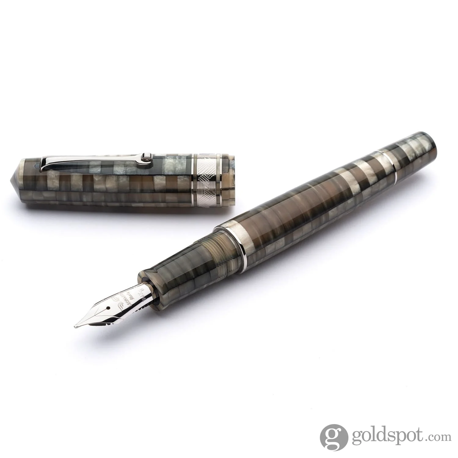 4045-leonardo-mosaico-fountain-pen-in-chiaroscuro-14kt-gold-nib-2.webp Leonardo Mosaico Fountain Pen in Chiaroscuro - 14kt Gold Nib