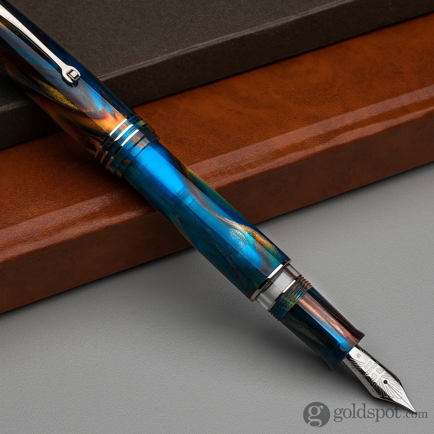 Leonardo Momento Zero Grande 2.0 Fountain Pen in Stardust