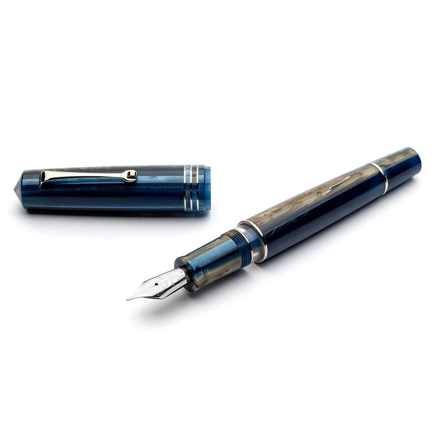 4083-leonardo-momento-zero-grande-2.0-fountain-pen-in-dark-hawaii-1.webp Leonardo Momento Zero Grande 2.0 Fountain Pen in Dark Hawaii
