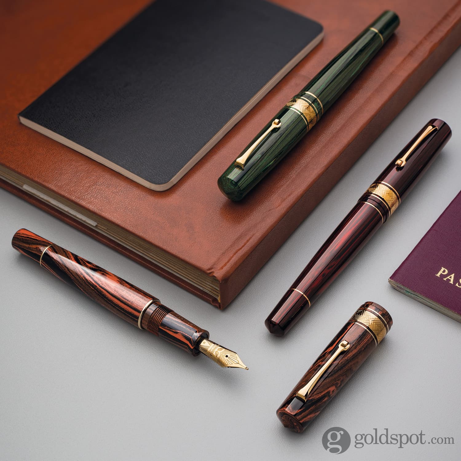 4099-leonardo-momento-zero-grande-masterpiece-ebonite-in-rose-3.jpg Leonardo Momento Zero Grande Masterpiece Ebonite in Rose