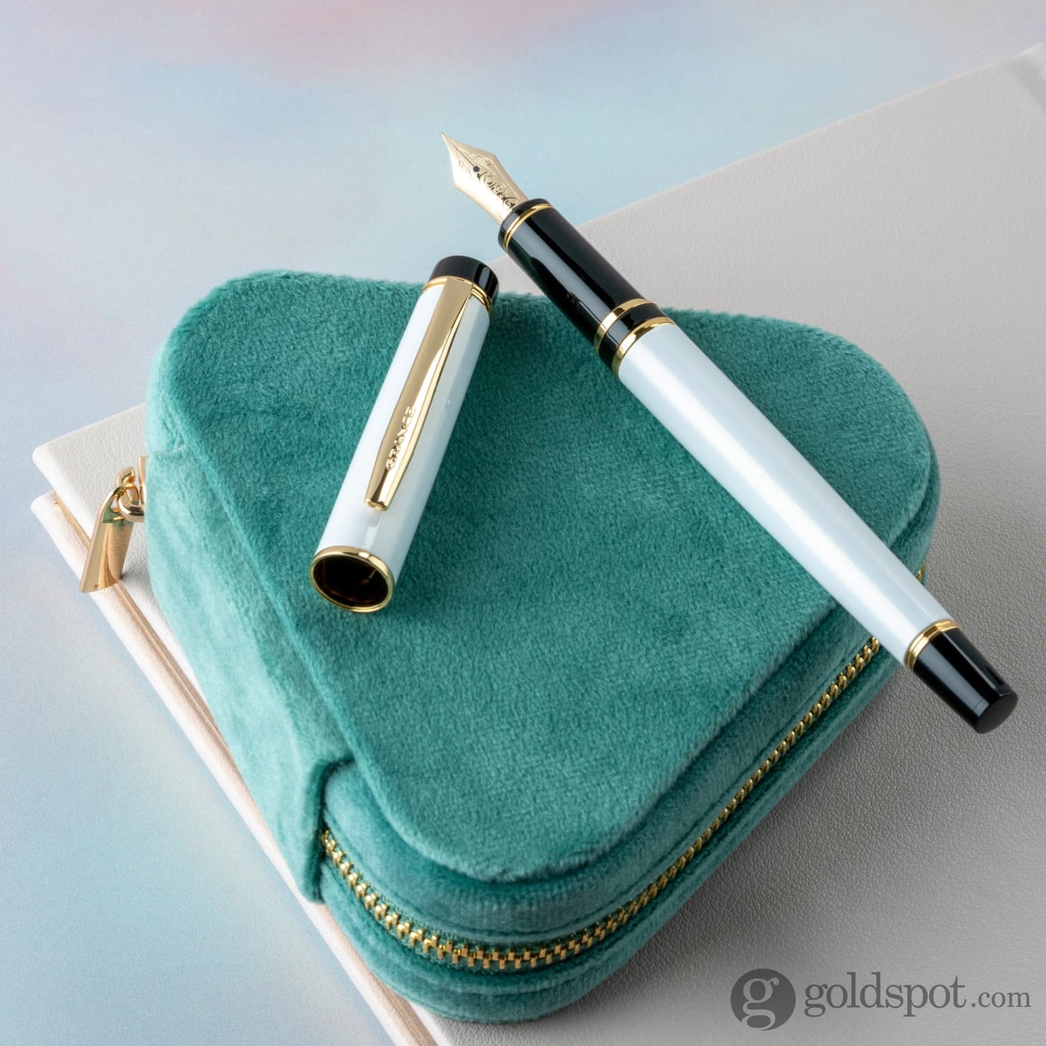 Pilot Grance Fountain Pen in Pearl White - 14k Gold Nib