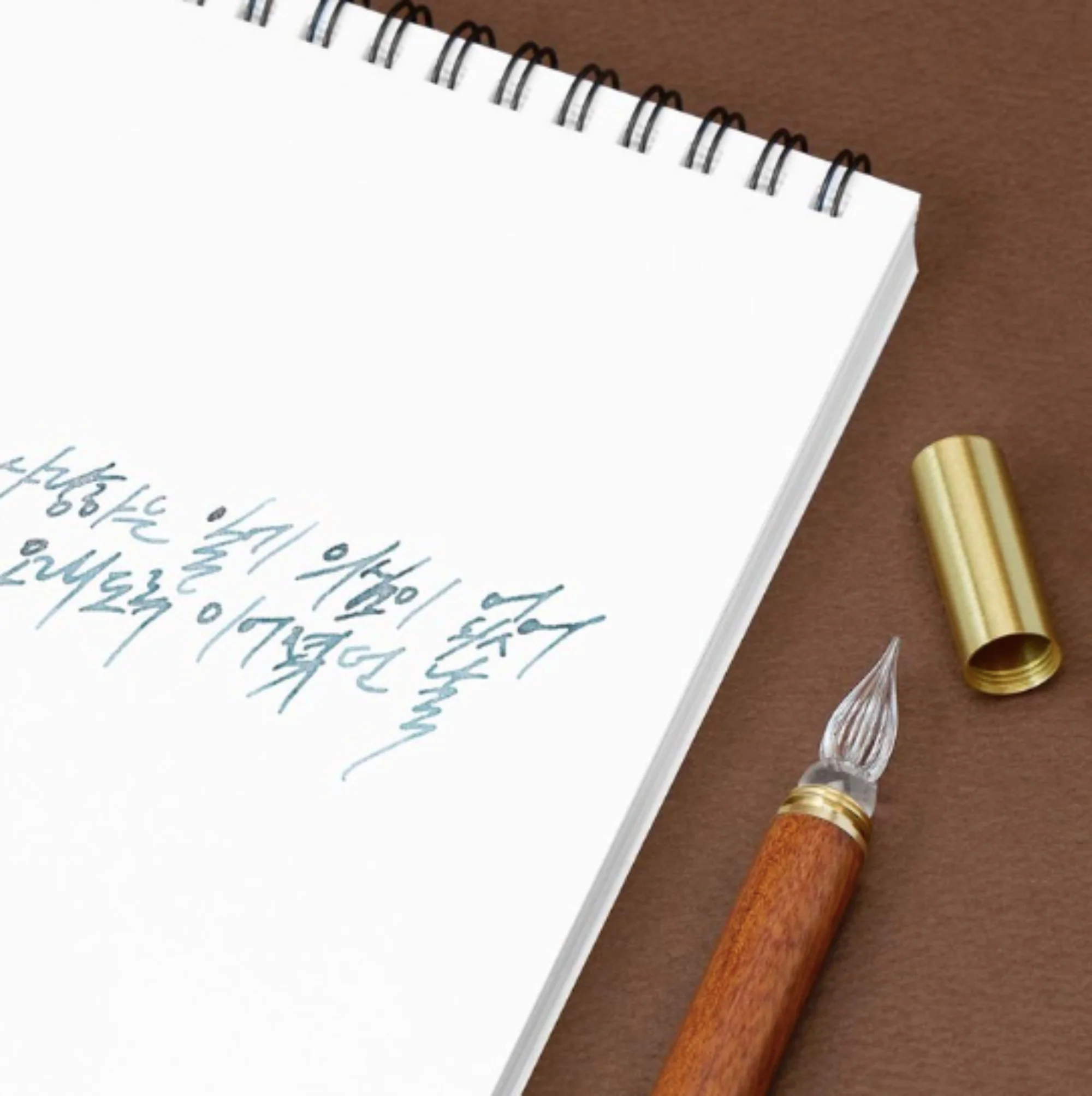 463-wearingeul-modular-glass-pen-in-transparent-glass-nib-with-rosewood-handle-2.webp Wearingeul Modular Glass Pen in Transparent Glass Nib with Rosewood Handle