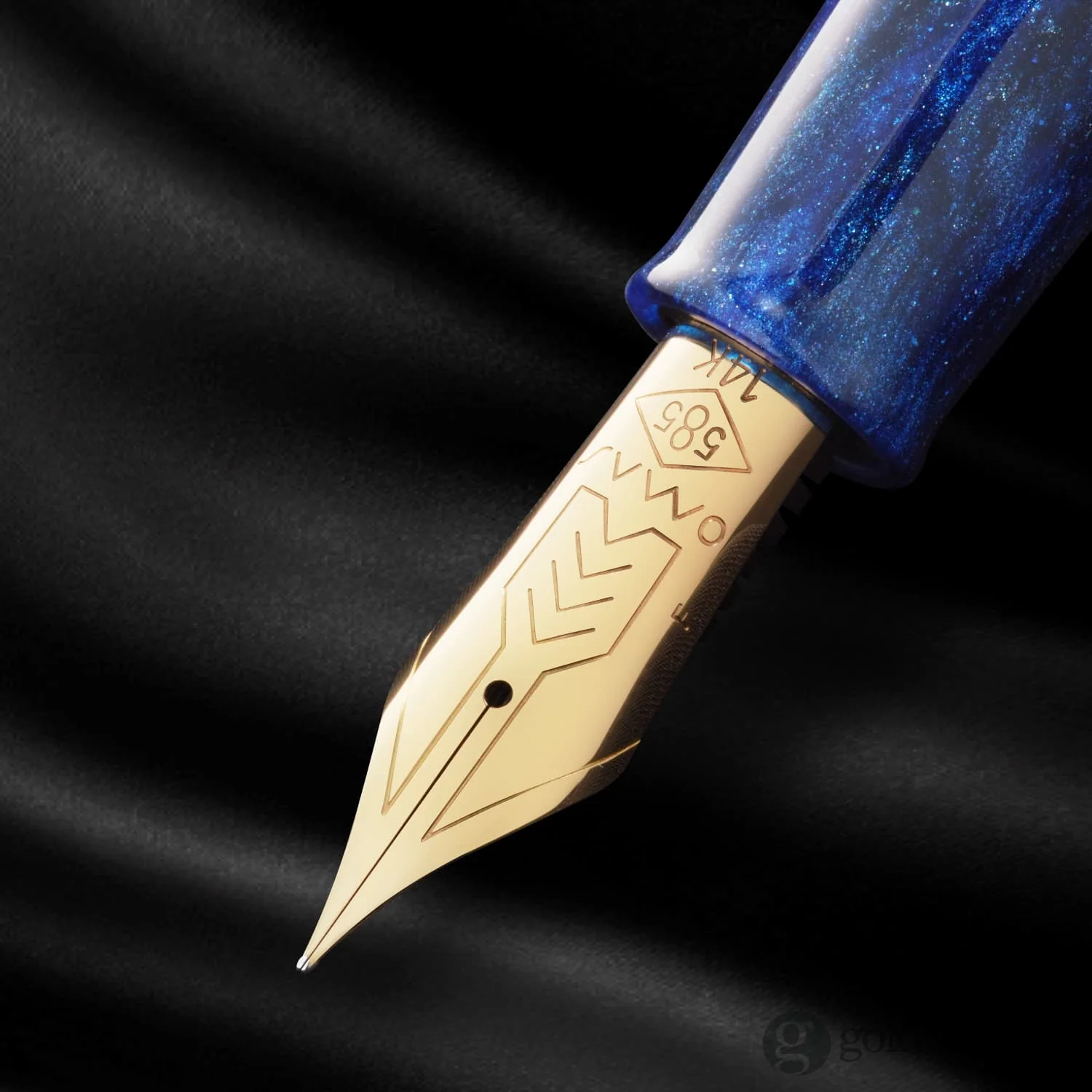 4704-omas-bologna-fountain-pen-in-azzurro-diamante-diamond-blue-with-gold-trim-10.webp Omas Bologna Fountain Pen in Azzurro Diamante (Diamond Blue) with Gold Trim