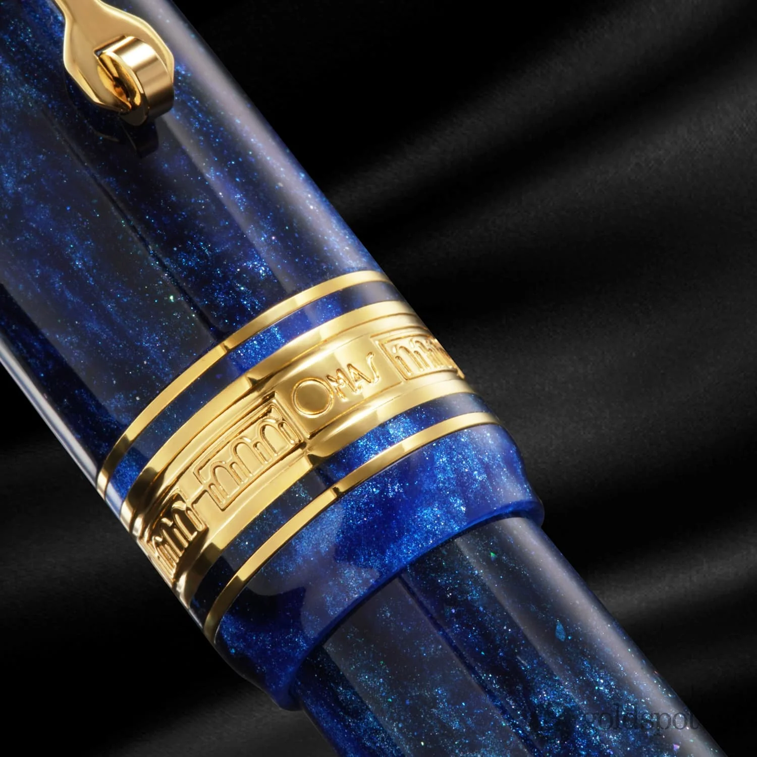 4704-omas-bologna-fountain-pen-in-azzurro-diamante-diamond-blue-with-gold-trim-11.webp Omas Bologna Fountain Pen in Azzurro Diamante (Diamond Blue) with Gold Trim