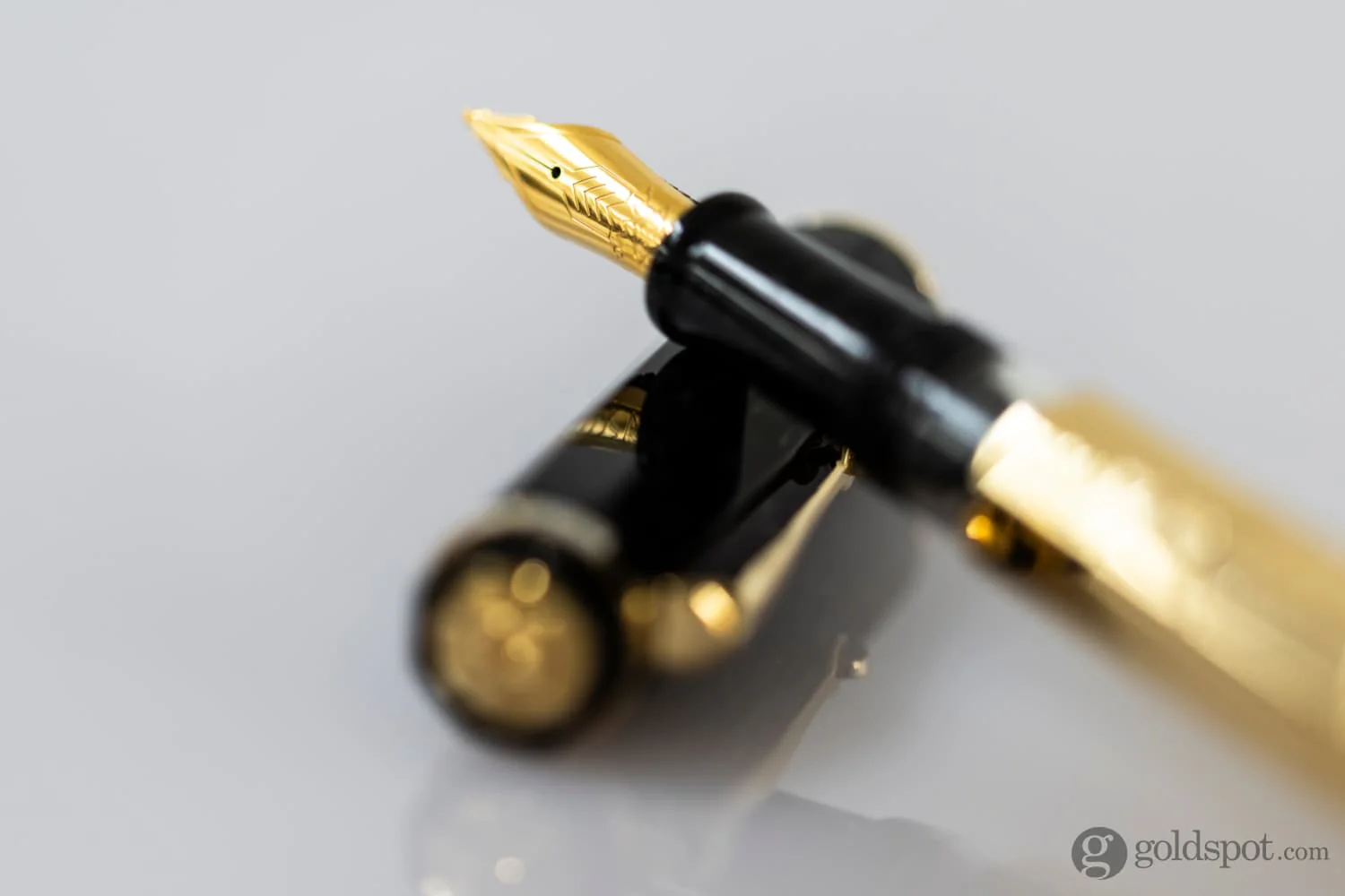 4925-omas-king-cobra-fountain-pen-with-cobra-stack-nib-limited-edition-3.webp Omas King Cobra Fountain Pen with Cobra Stack Nib - Limited Edition