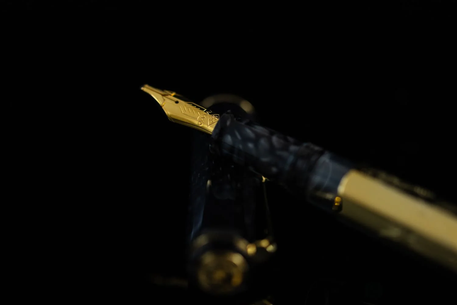 4925-omas-king-cobra-fountain-pen-with-cobra-stack-nib-limited-edition-5.webp Omas King Cobra Fountain Pen with Cobra Stack Nib - Limited Edition