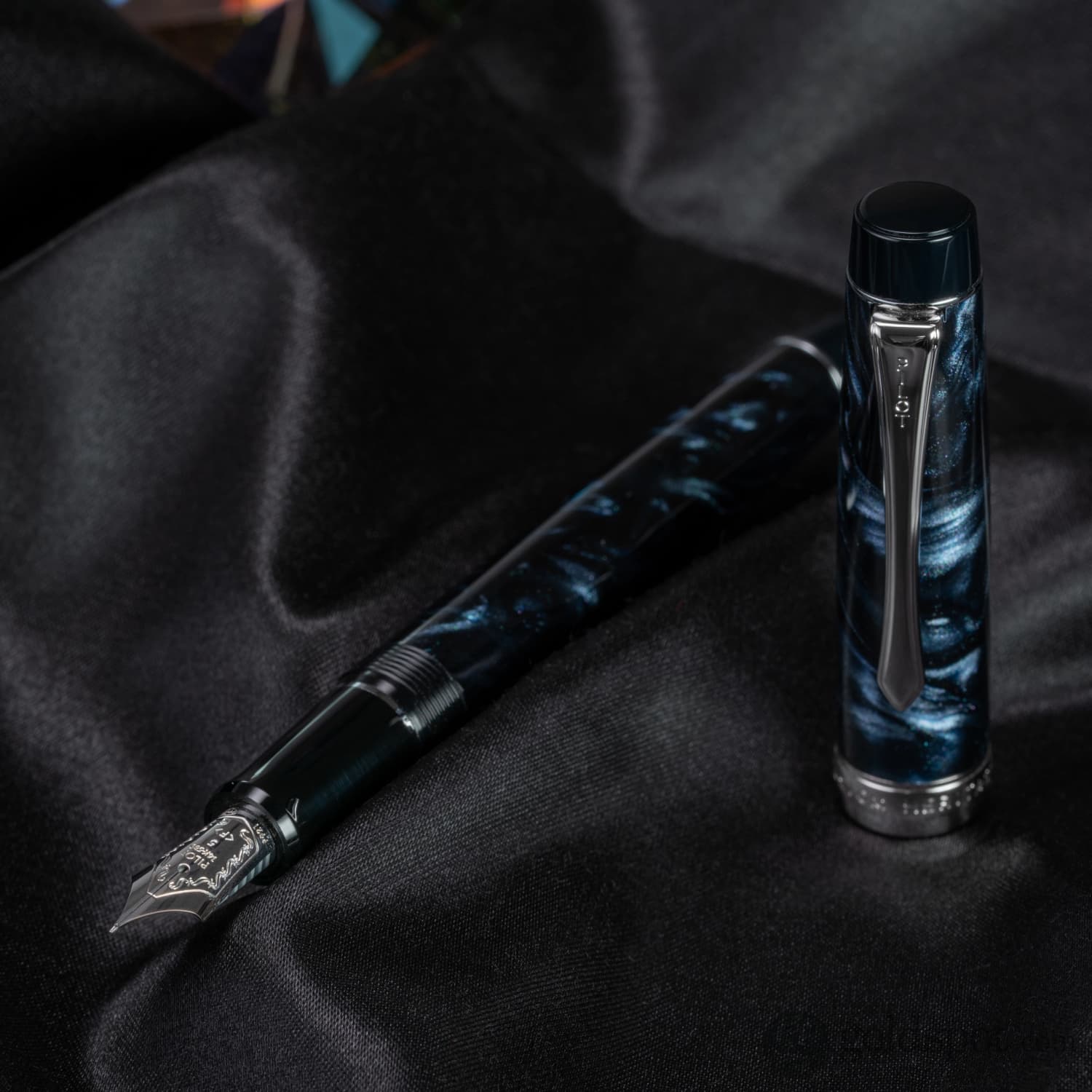 Pilot Custom Heritage SE Fountain Pen in Marble Black with Silver Trim - 14kt Gold