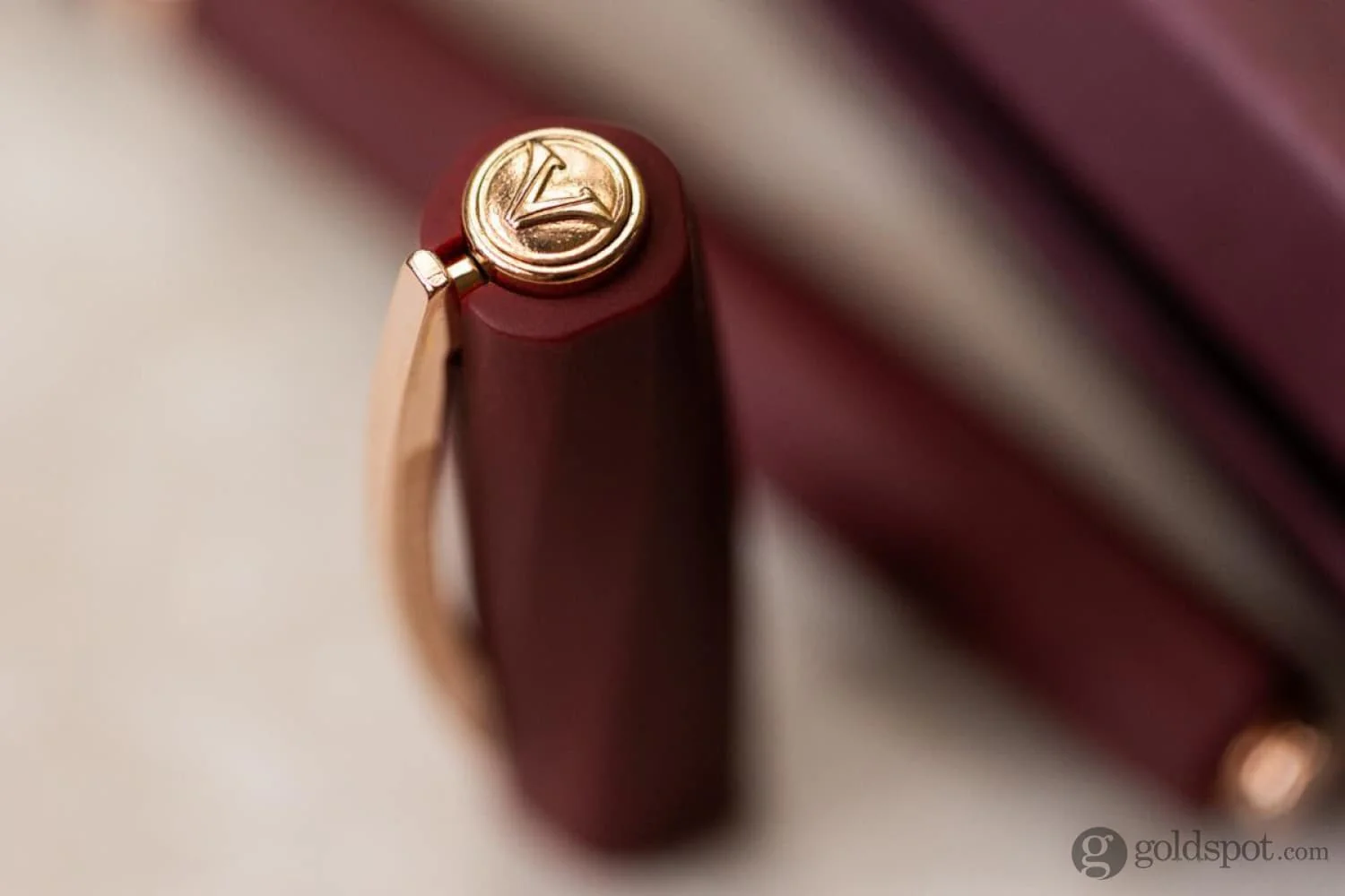 5047-visconti-divinia-fountain-pen-in-matte-bordeaux-11.webp Visconti Divinia Fountain Pen in Matte Bordeaux