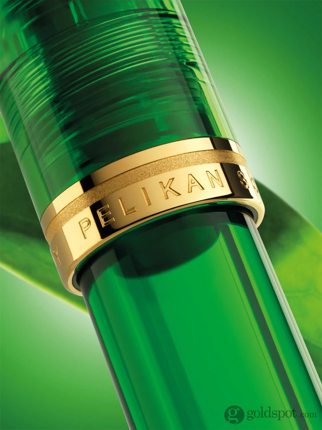 5062-pelikan-souveran-m800-fountain-pen-in-green-demonstrator-with-gold-trim-18k-gold-10.webp Pelikan Souveran M800 Fountain Pen in Green Demonstrator with Gold Trim - 18K Gold