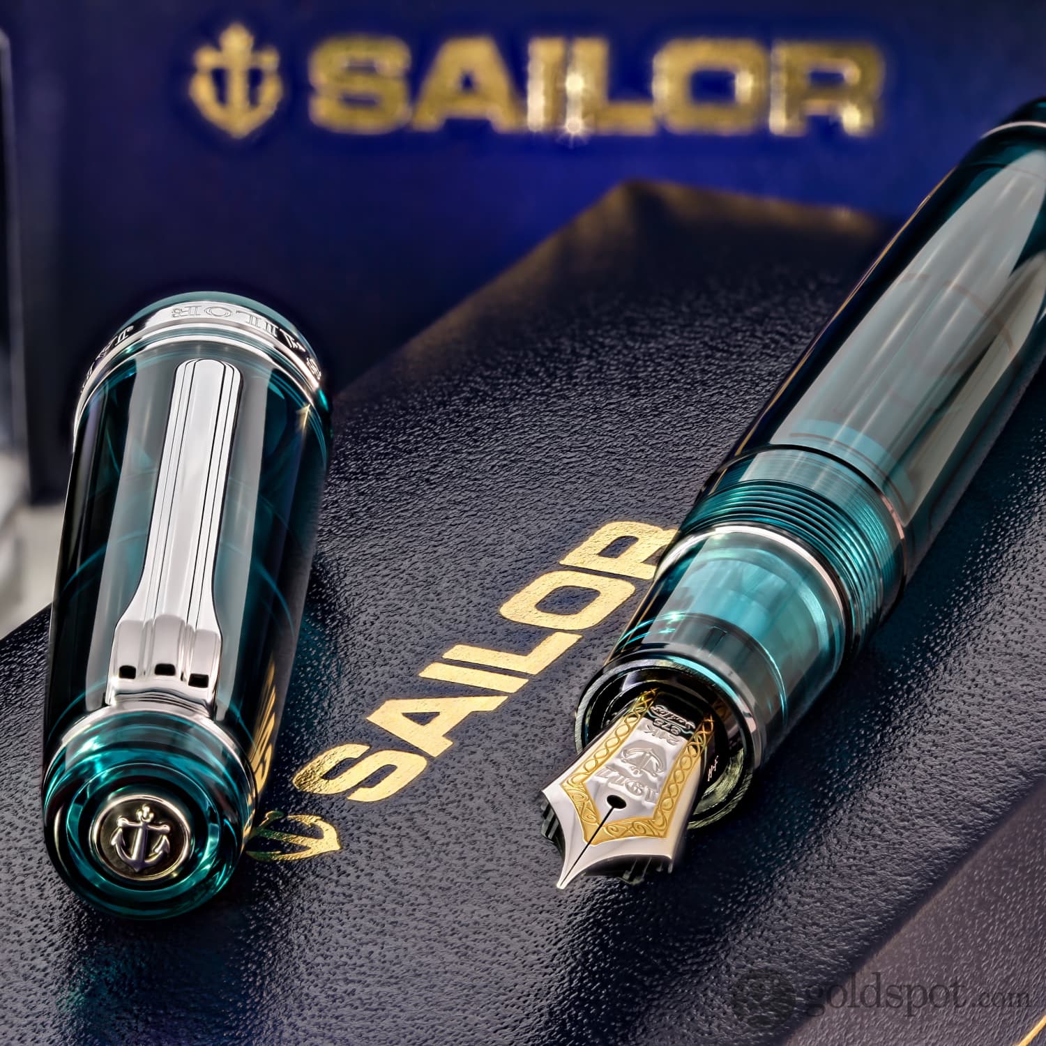 5113-sailor-pro-gear-regular-fountain-pen-in-lucky-charm-green-21kt-gold-nib-11.jpg Sailor Pro Gear Regular Fountain Pen in Lucky Charm Green - 21kt Gold Nib
