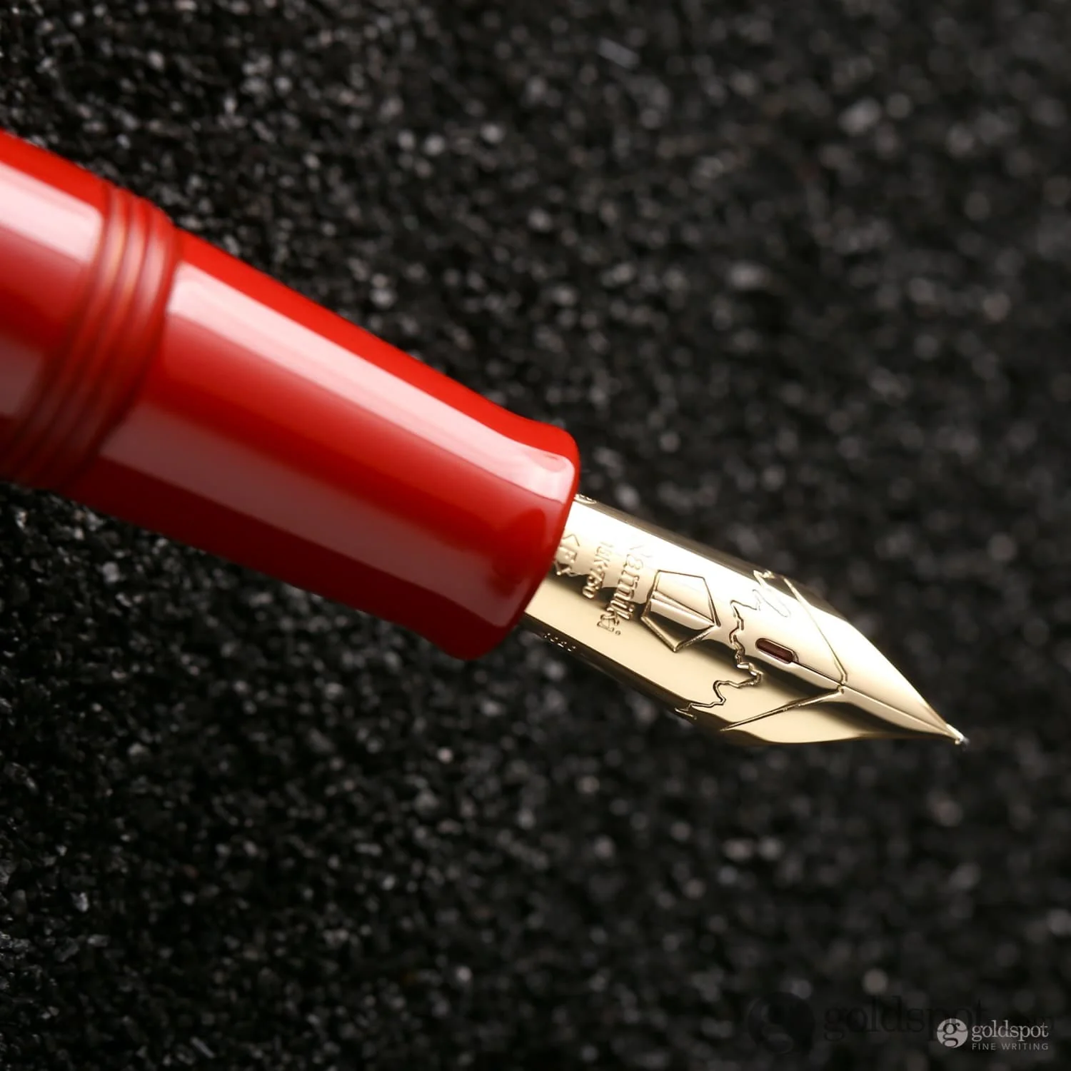 5177-namiki-yukari-royale-fountain-pen-in-vermilion-urushi-18k-gold-9.webp Namiki Yukari Royale Fountain Pen in Vermilion Urushi - 18K Gold