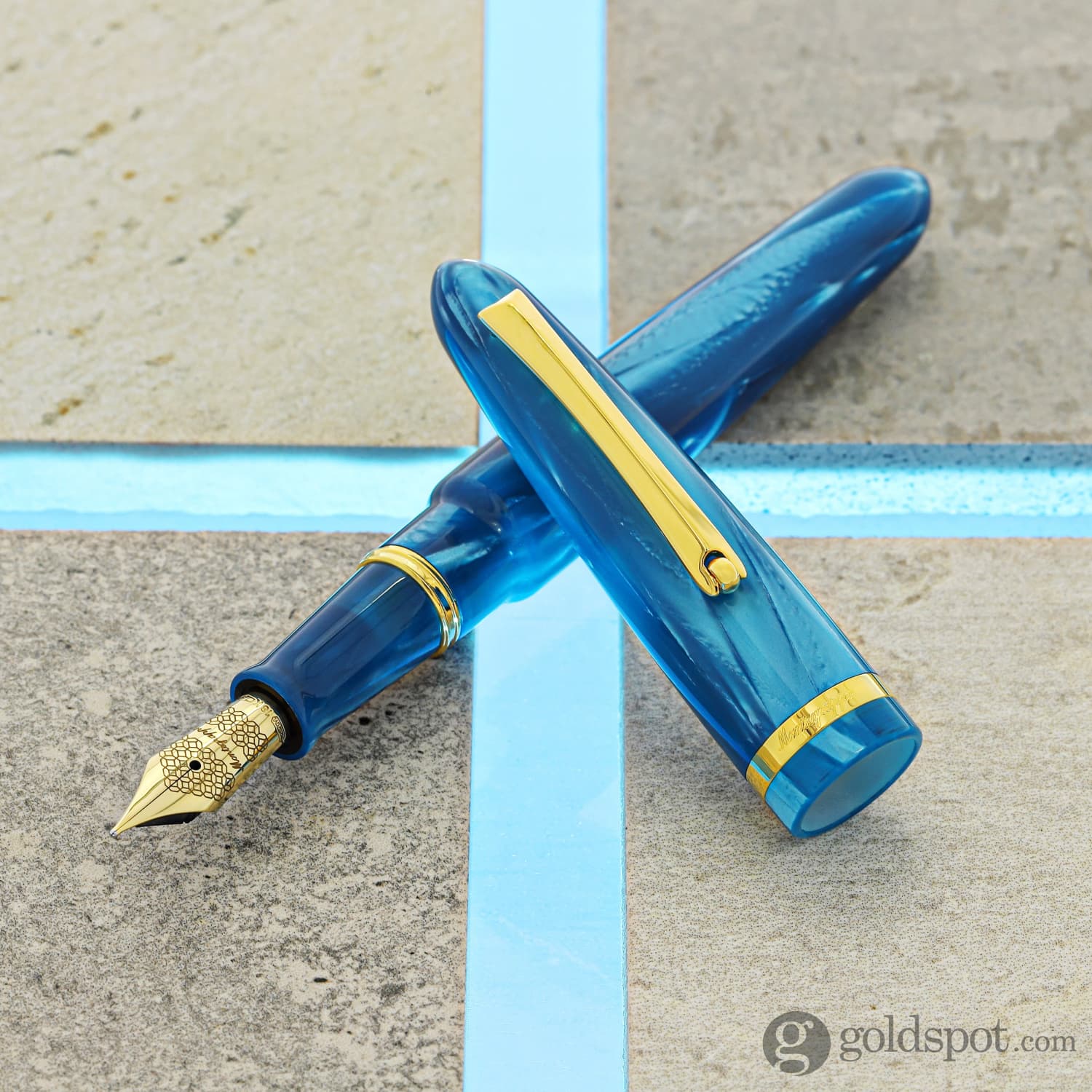 5181-montegrappa-venetia-fountain-pen-in-turquoise-celluloid-with-18kt-gold-nib-limited-edition-10.jpg Montegrappa Venetia Fountain Pen in Turquoise Celluloid with 18kt gold nib - Limited Edition