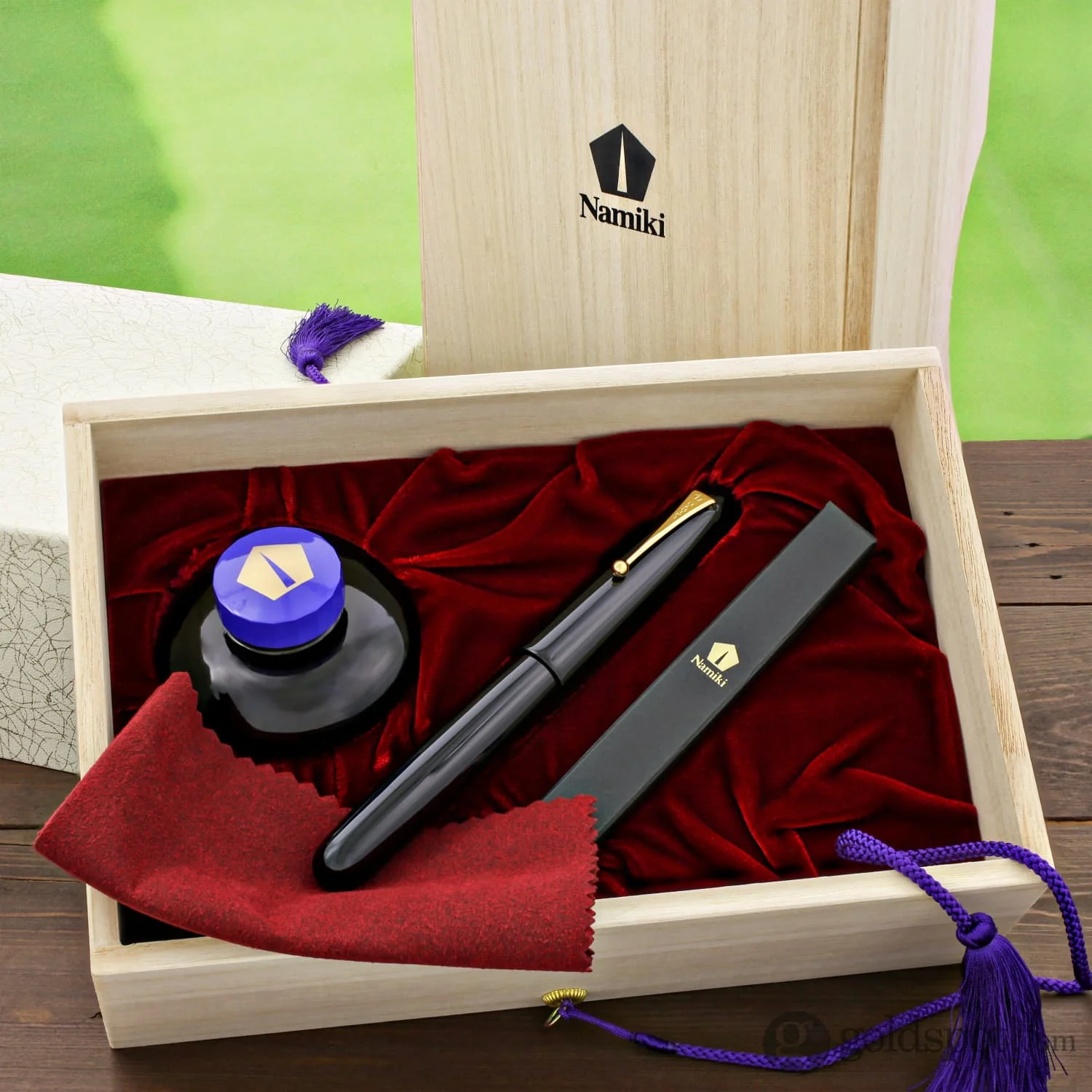 Namiki Emperor Fountain Pen in Urushi Black - 18K Gold