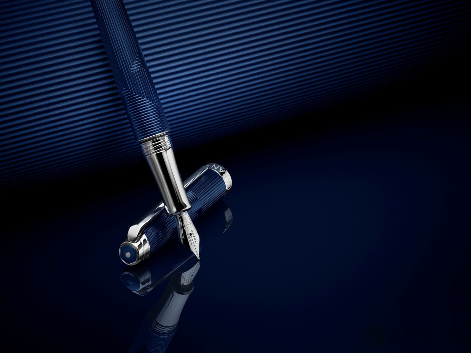 5370-caran-d-ache-leman-fountain-pen-in-bleu-marin-18k-gold-7.jpg Caran d'Ache Léman Fountain Pen in Bleu Marin - 18K Gold