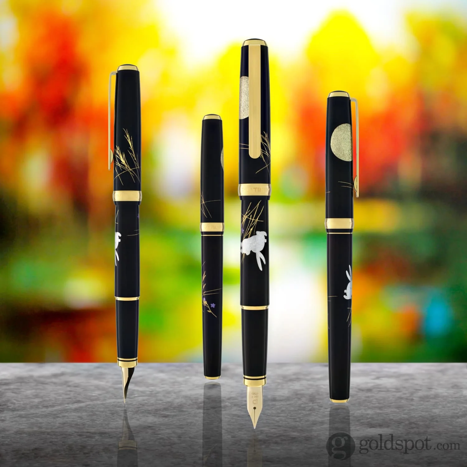 5486-platinum-classic-maki-e-fountain-pen-in-moon-and-rabbit-design-18k-gold-10.webp Platinum Classic Maki-e Fountain Pen in Moon and Rabbit Design - 18K Gold