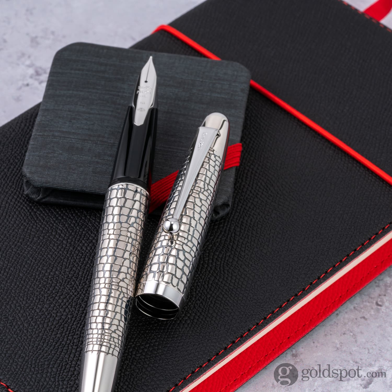 5643-pilot-namiki-sterling-collection-fountain-pen-in-silvern-ishidatami-18k-gold-10.jpg Pilot Namiki Sterling Collection Fountain Pen in Silvern Ishidatami - 18K Gold