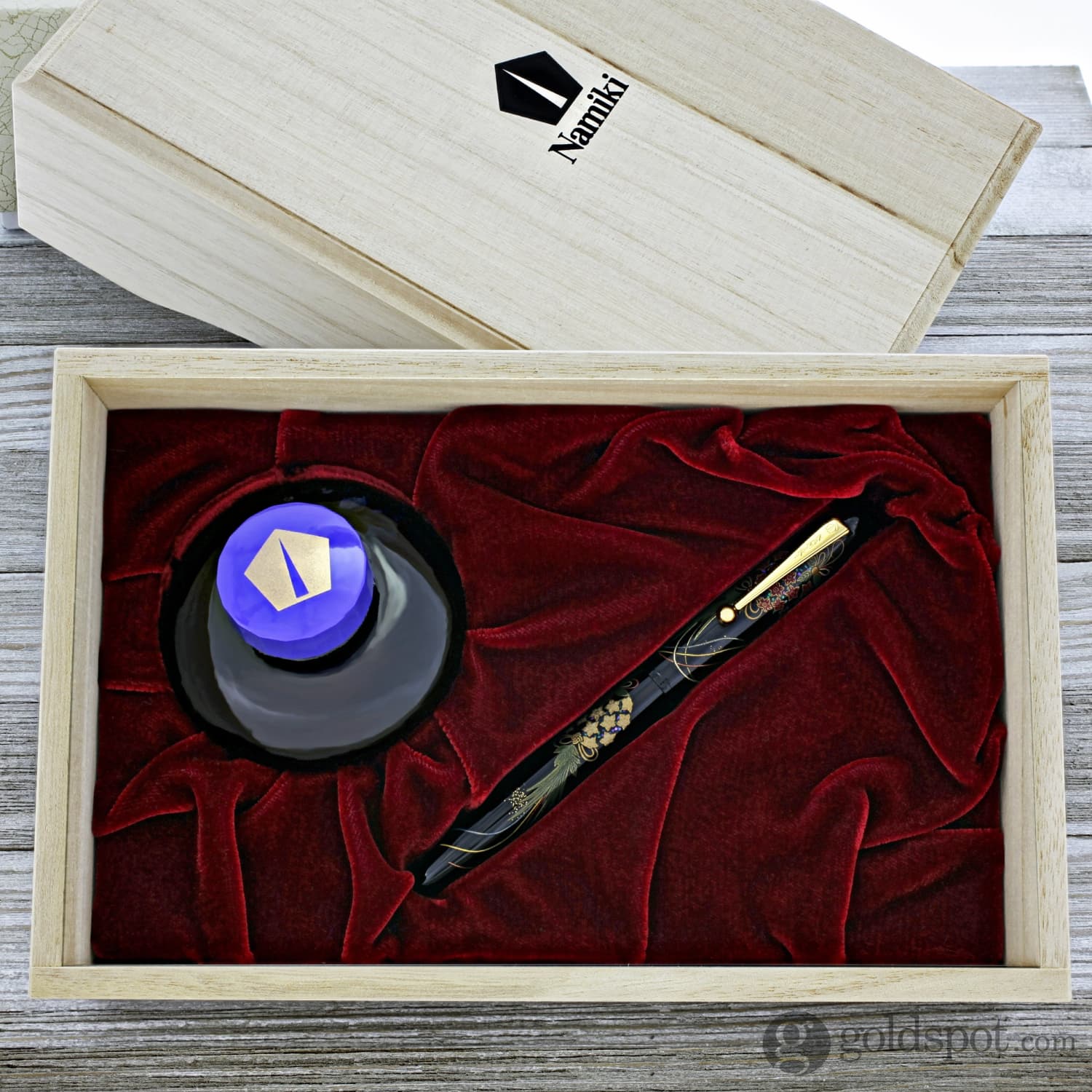 5646-namiki-yukari-fountain-pen-in-milky-way-raden-18k-gold-10.jpg Namiki Yukari Fountain Pen in Milky Way Raden - 18K Gold