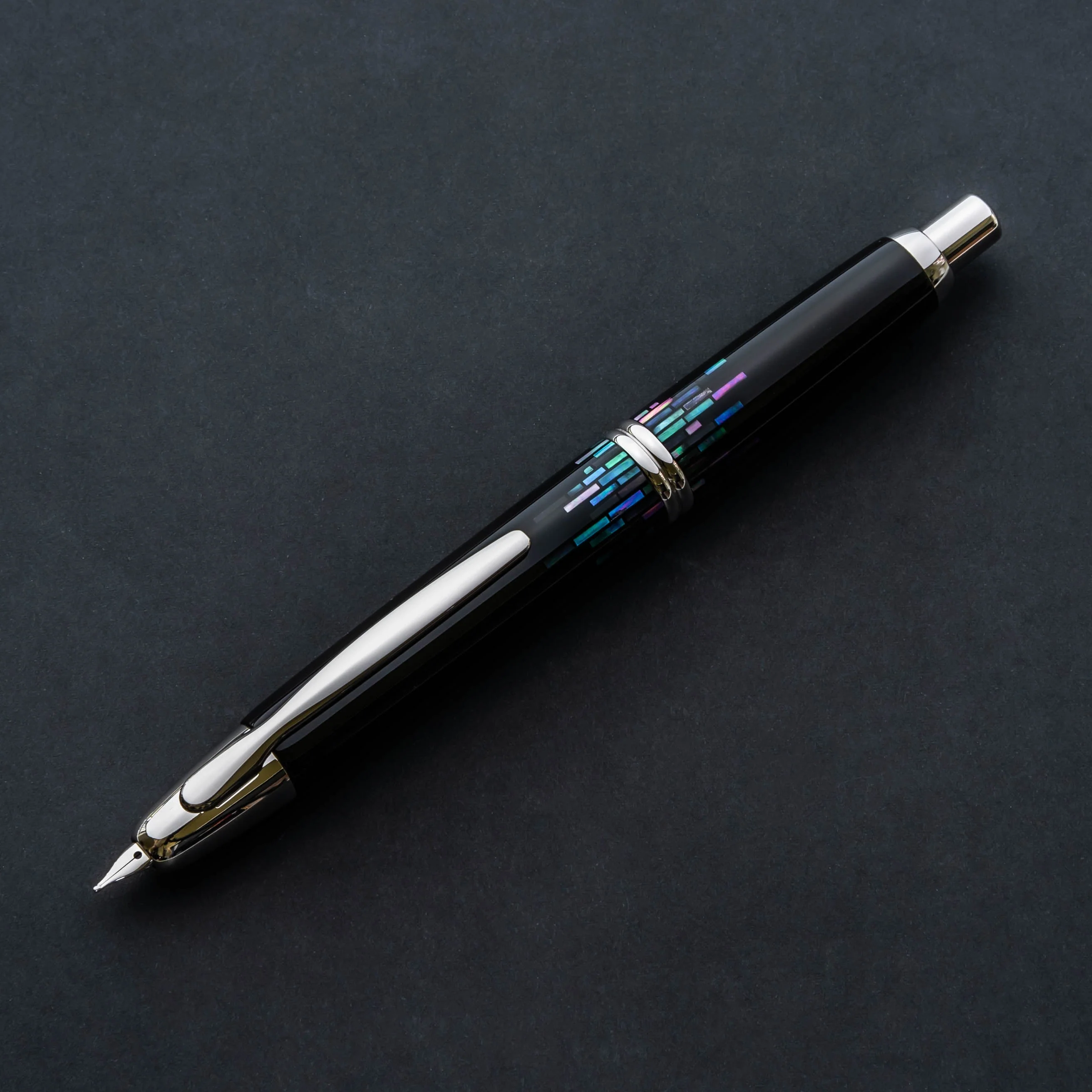 5770-pilot-vanishing-point-fountain-pen-in-raden-stripe-18k-gold-medium-point-9.webp Pilot Vanishing Point Fountain Pen in Raden Stripe - 18K Gold Medium Point