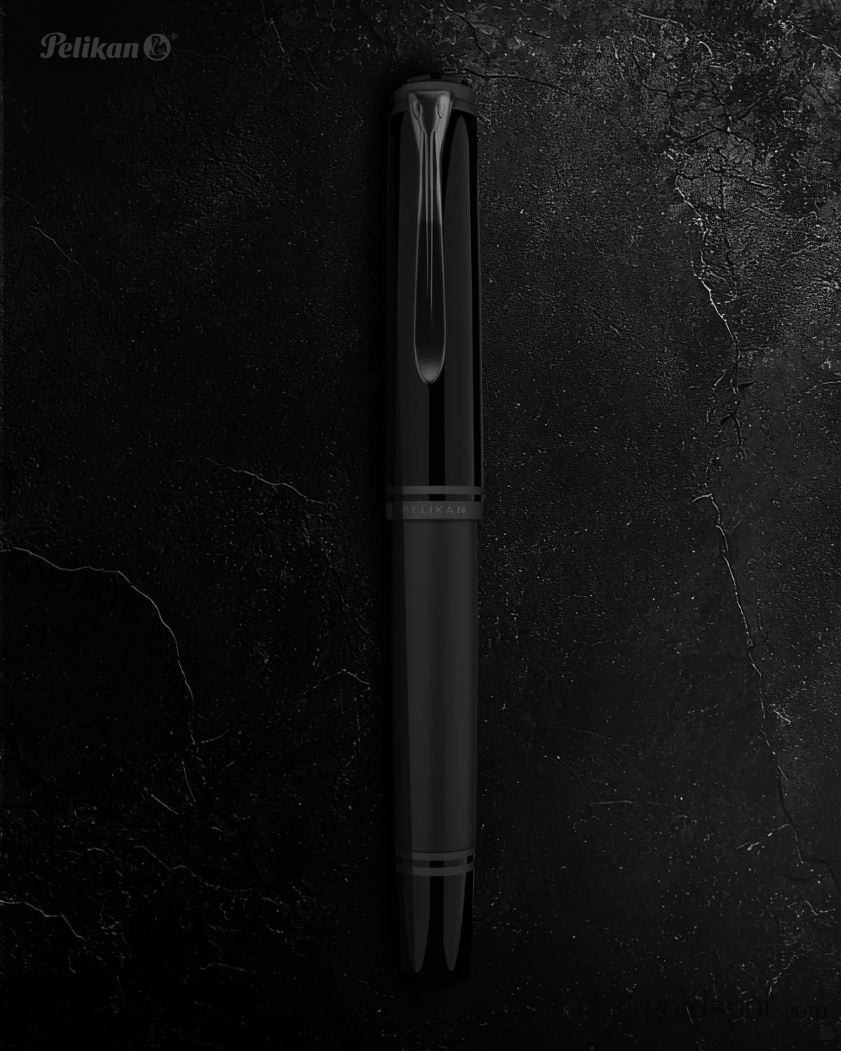 5779-pelikan-souveran-m809-fountain-pen-in-black-matte-18k-gold-nib-11.jpg Pelikan Souverän M809 Fountain Pen in Black Matte - 18K Gold Nib