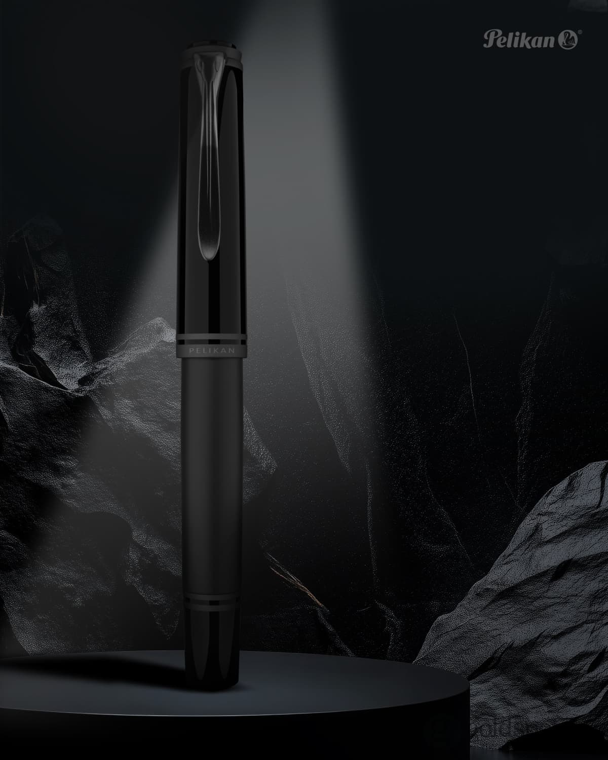 5779-pelikan-souveran-m809-fountain-pen-in-black-matte-18k-gold-nib-7.jpg Pelikan Souverän M809 Fountain Pen in Black Matte - 18K Gold Nib