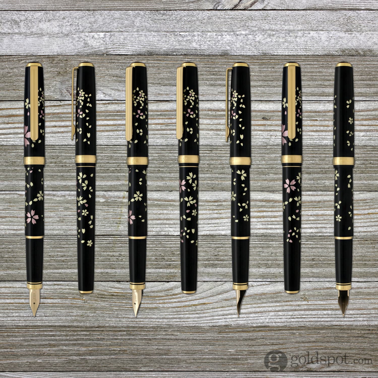 5815-platinum-classic-maki-e-fountain-pen-in-cherry-blossom-18k-gold-9.jpg Platinum Classic Maki-e Fountain Pen in Cherry Blossom - 18K Gold