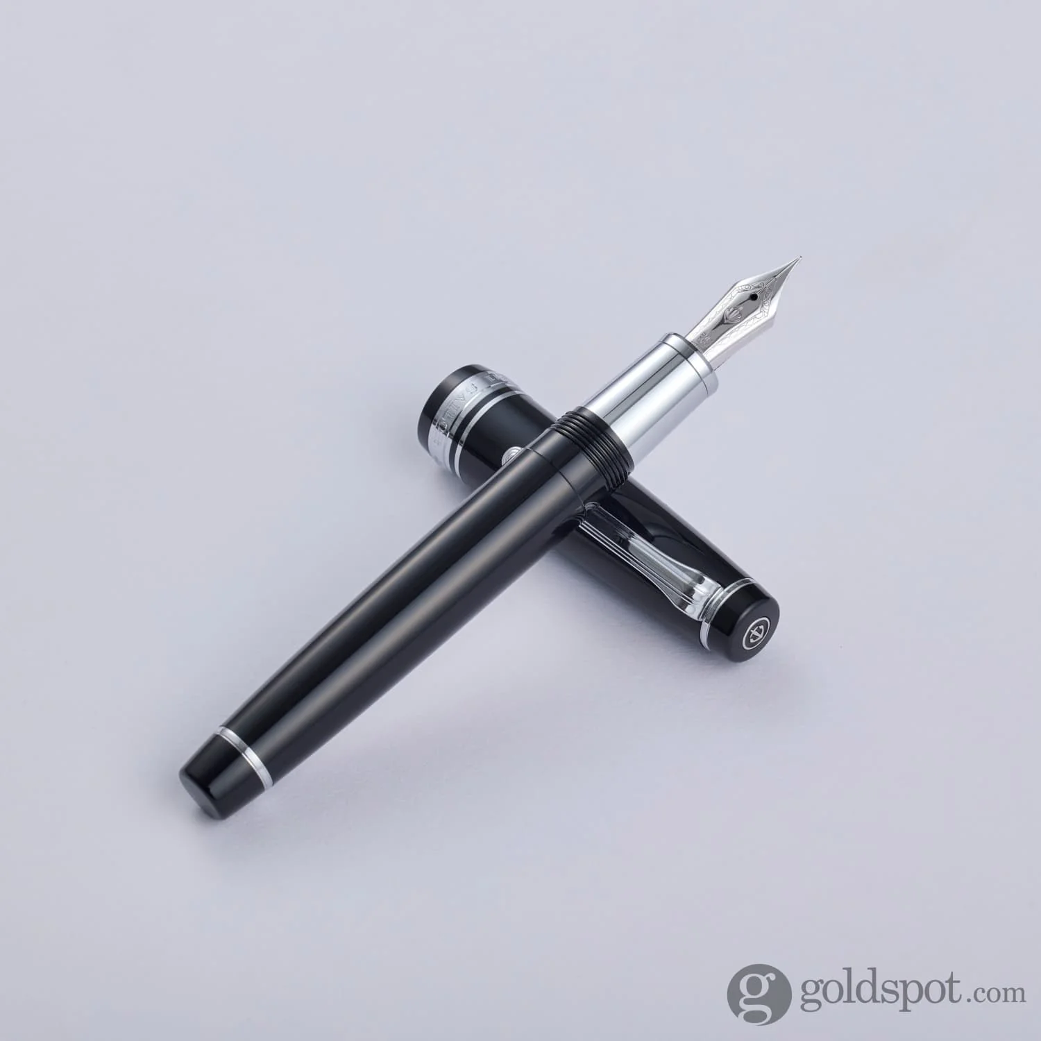 5884-sailor-pro-gear-regular-fountain-pen-in-ginza-silver-21kt-gold-10.webp Sailor Pro Gear Regular Fountain Pen in Ginza Silver - 21kt Gold