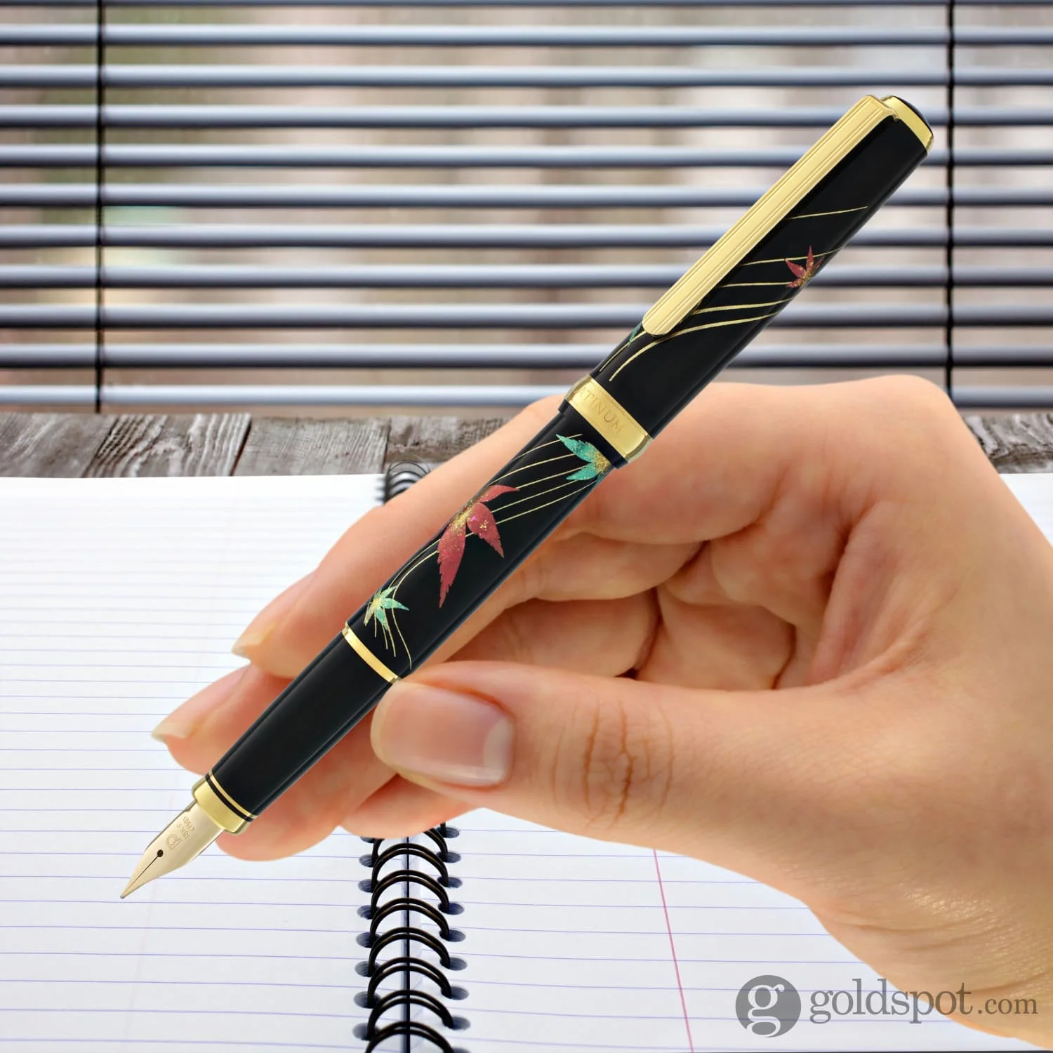 5903-platinum-classic-maki-e-fountain-pen-in-autumn-leaves-18k-gold-9.webp Platinum Classic Maki-e Fountain Pen in Autumn Leaves - 18K Gold