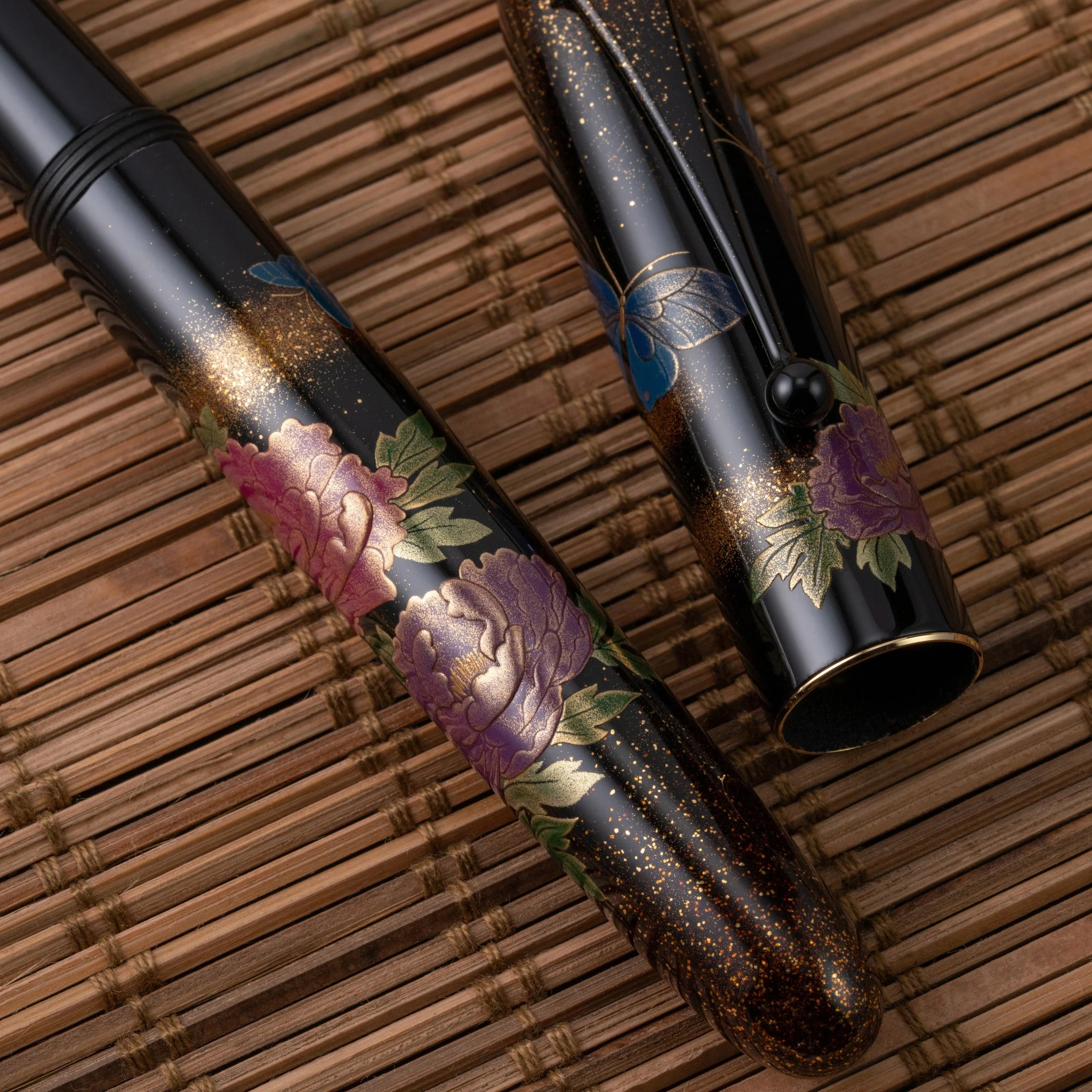 5910-namiki-yukari-royale-fountain-pen-in-peony-18k-gold-11.webp Namiki Yukari Royale Fountain Pen in Peony - 18K Gold